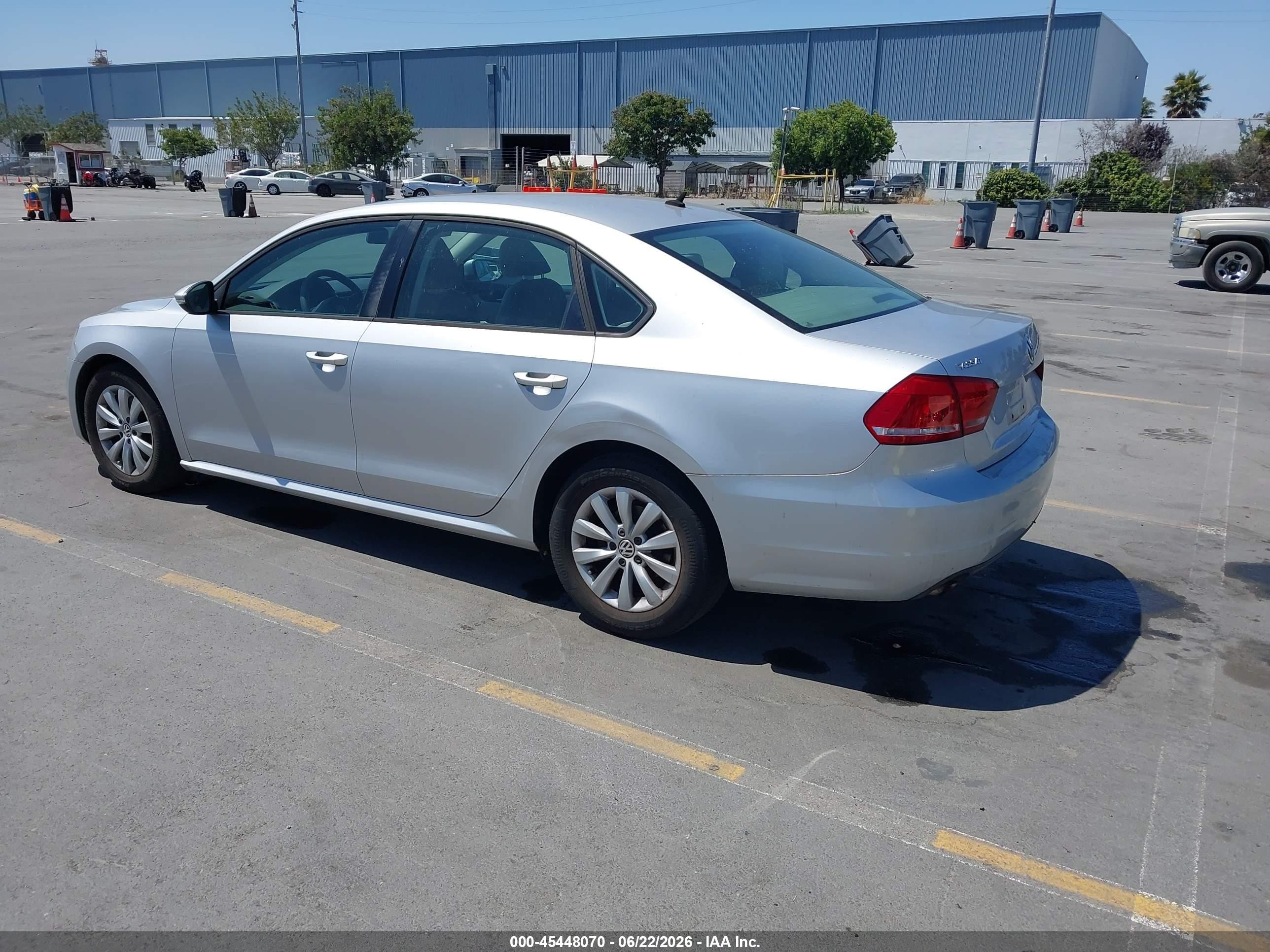 2012 Volkswagen Passat 2.5l S Silver vin: 1VWAP7A38CC036908