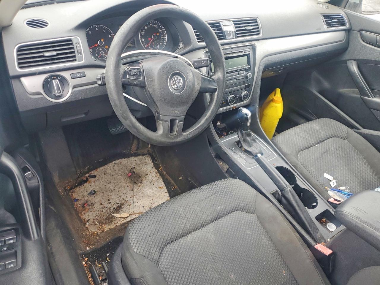 2012 Volkswagen Passat S Серебряный vin: 1VWAP7A38CC064224