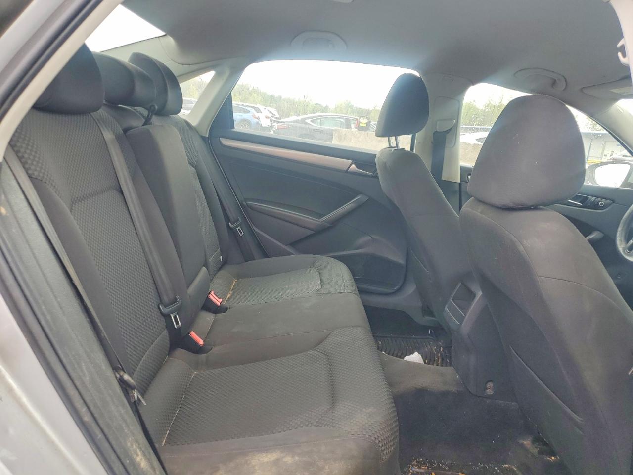 2012 Volkswagen Passat S Серебряный vin: 1VWAP7A38CC064224