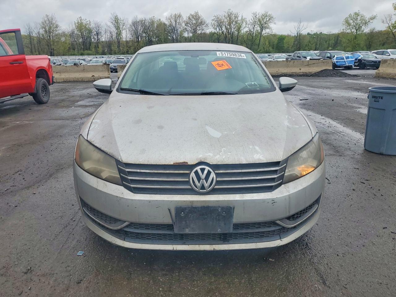 2012 Volkswagen Passat S Серебряный vin: 1VWAP7A38CC064224
