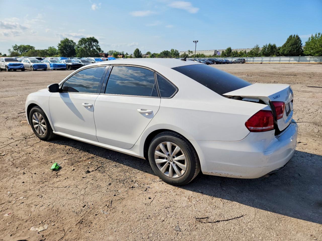 2012 Volkswagen Passat S Белый vin: 1VWAP7A38CC075336