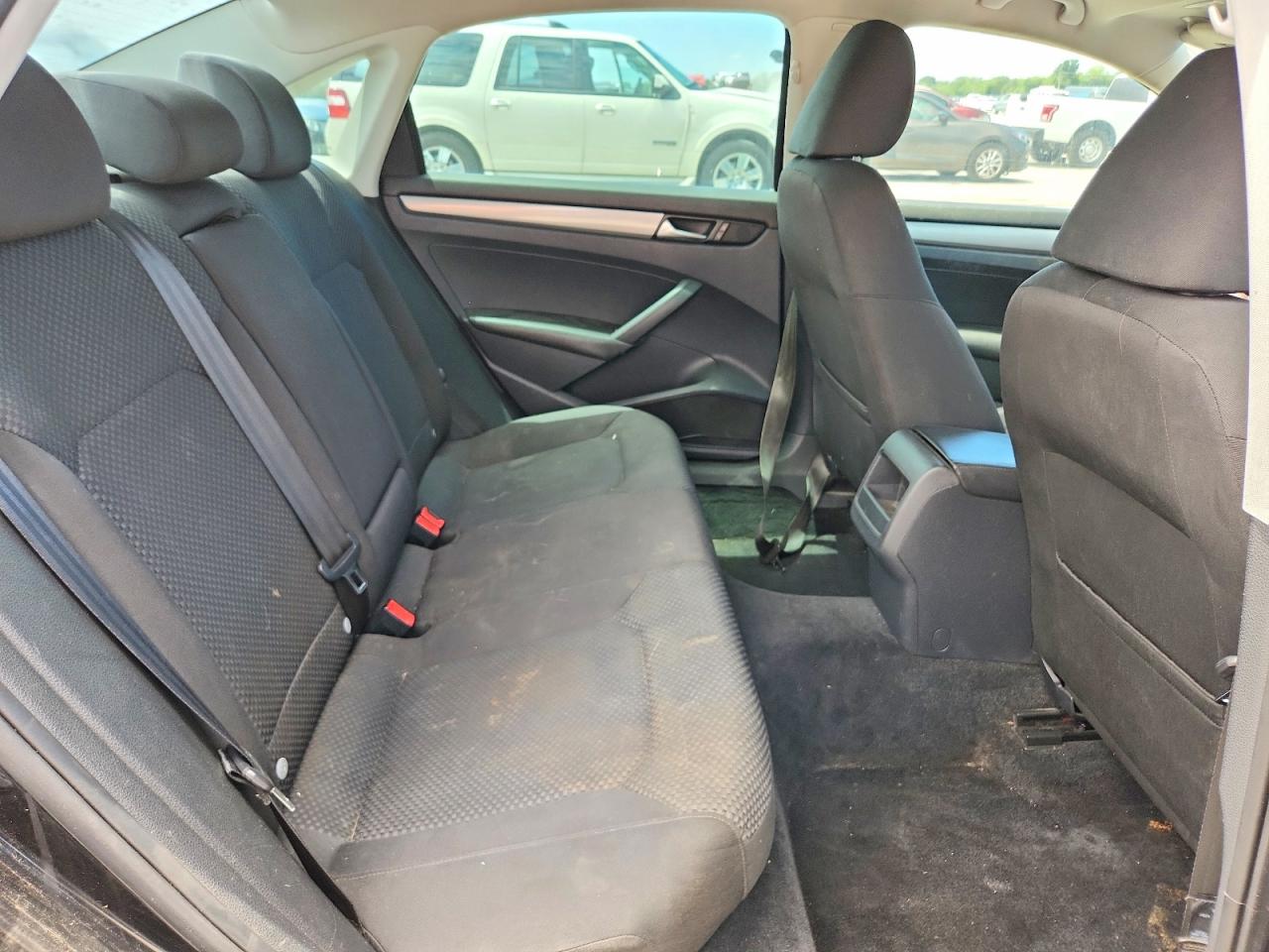 2013 Volkswagen Passat S Черный vin: 1VWAP7A38DC041768