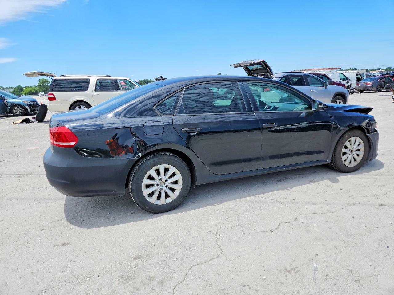 2013 Volkswagen Passat S Черный vin: 1VWAP7A38DC041768