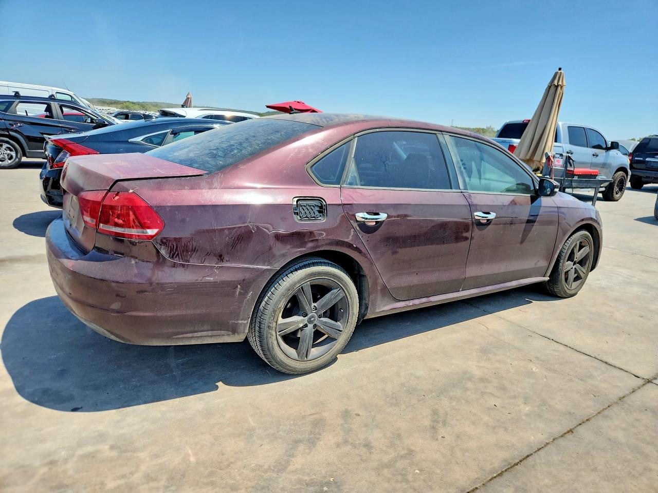 2013 Volkswagen Passat S Burgundy vin: 1VWAP7A38DC042256