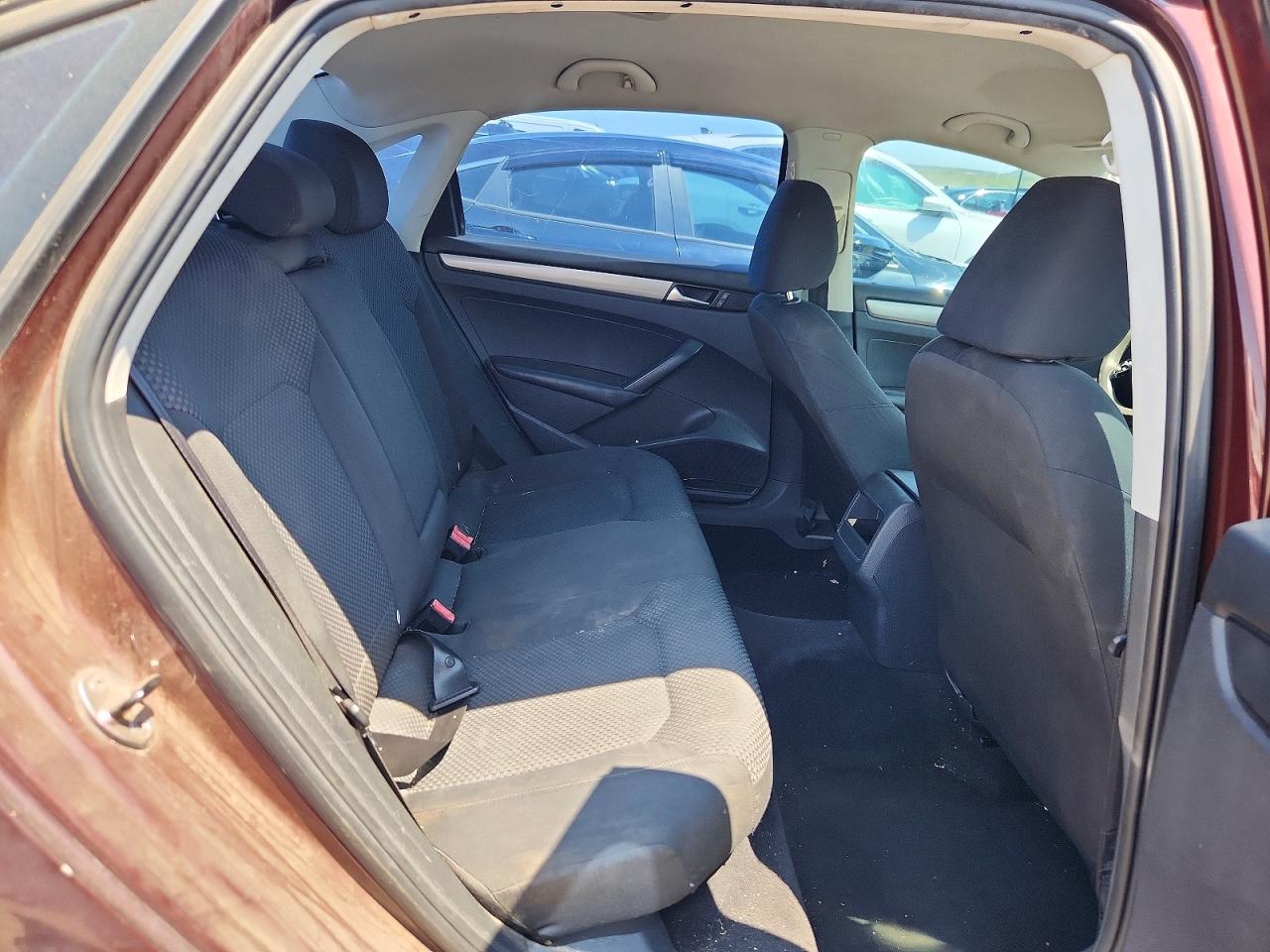 2013 Volkswagen Passat S Burgundy vin: 1VWAP7A38DC042256