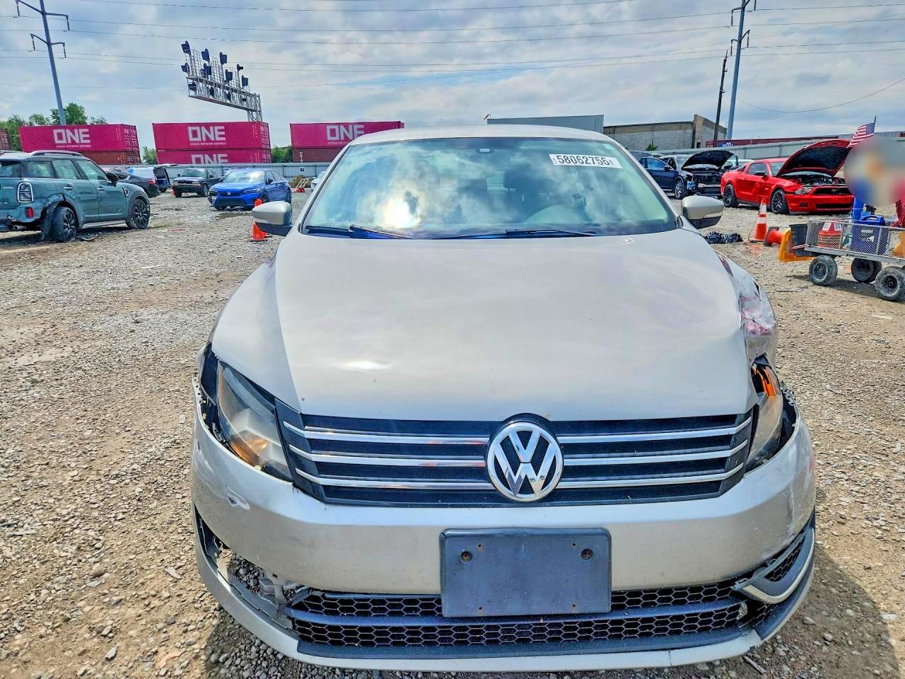 2013 Volkswagen Passat S Серебряный vin: 1VWAP7A38DC043519