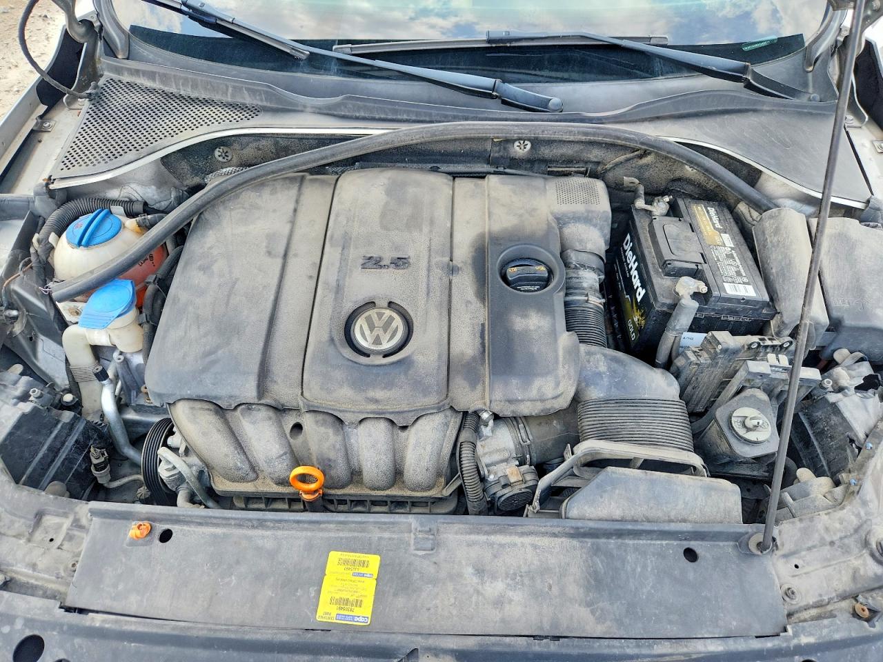 2013 Volkswagen Passat S Серебряный vin: 1VWAP7A38DC043519