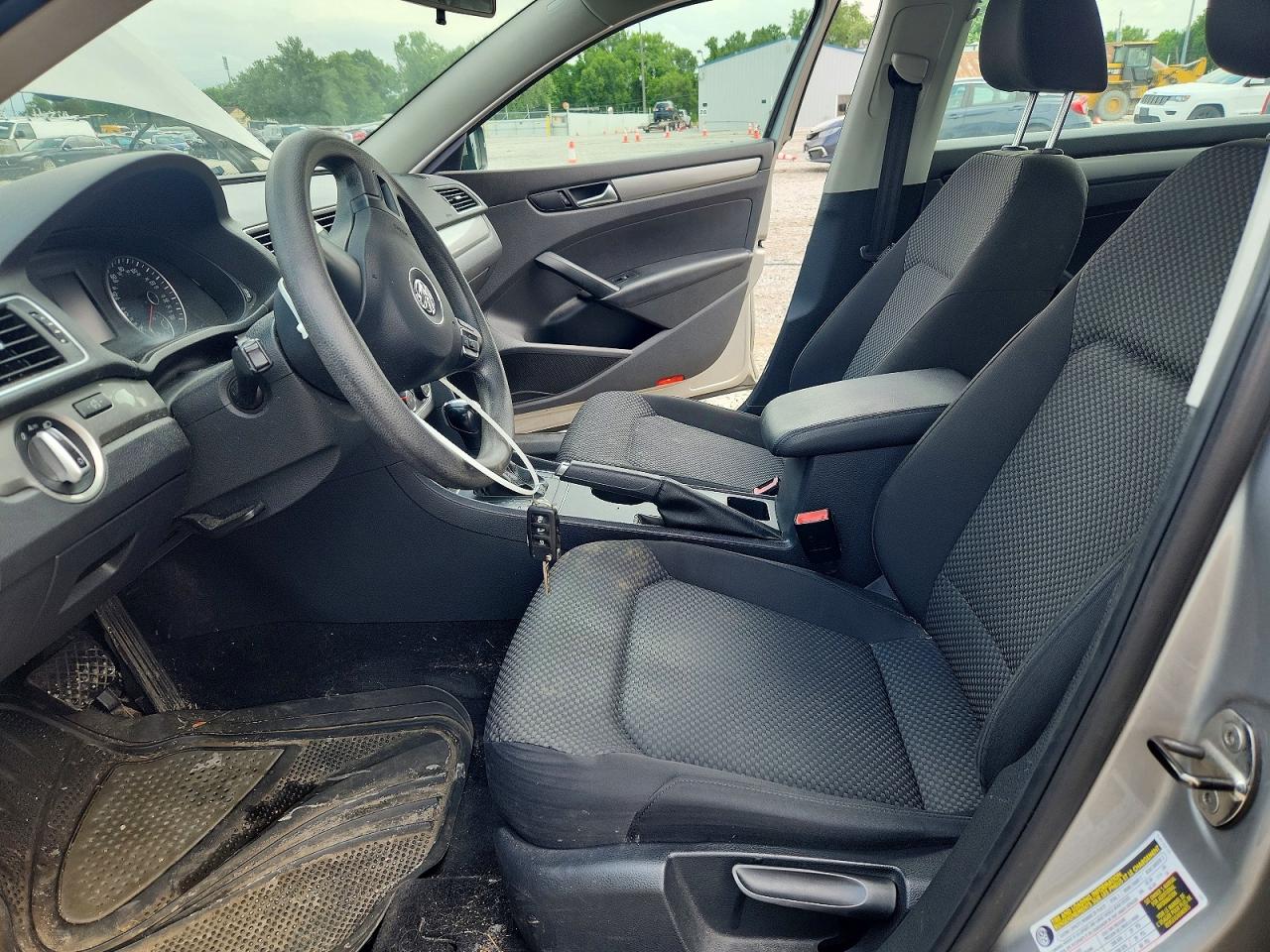 2013 Volkswagen Passat S Серебряный vin: 1VWAP7A38DC043519