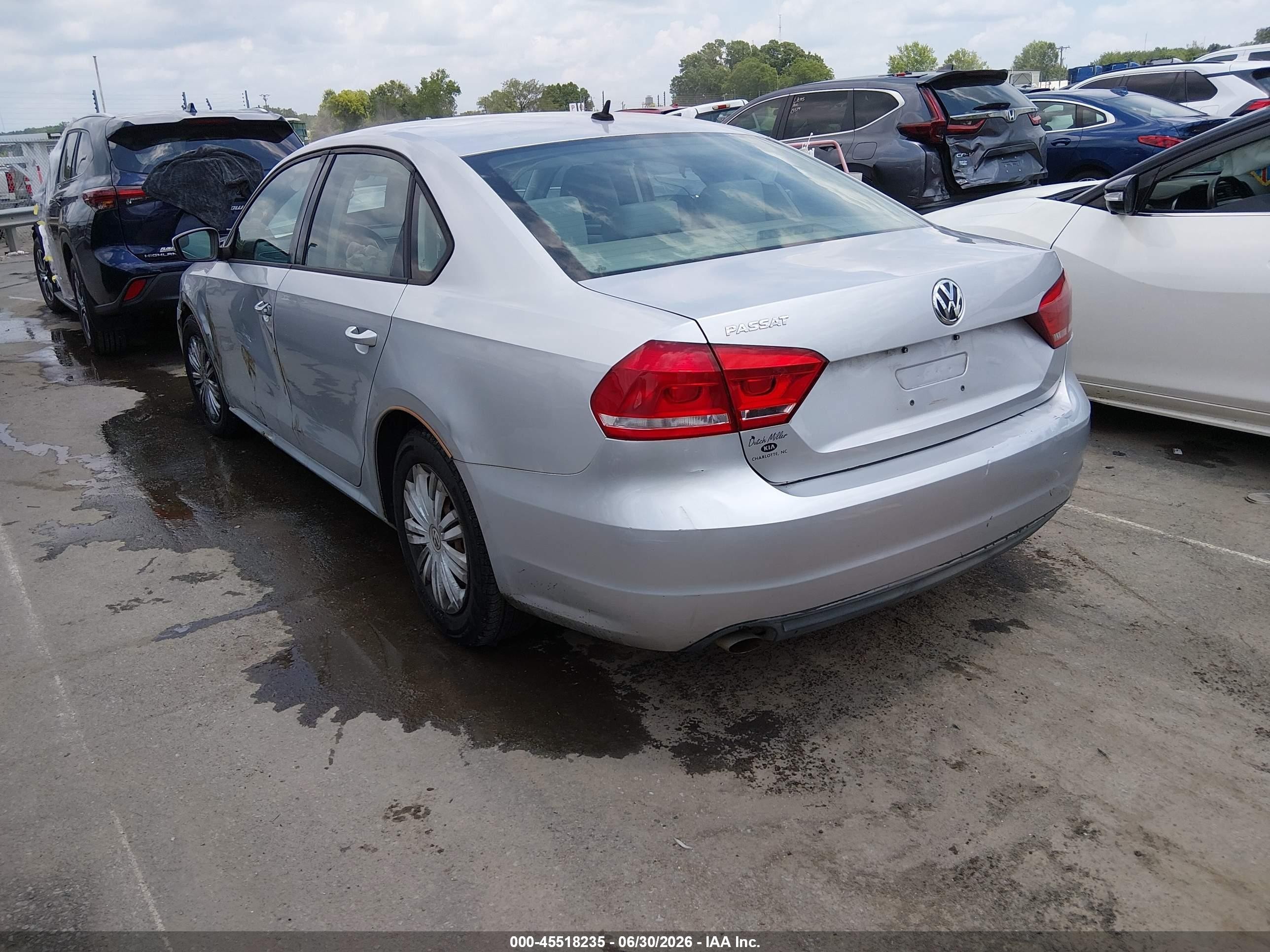 2014 Volkswagen Passat 2.5l S Silver vin: 1VWAP7A38EC018511