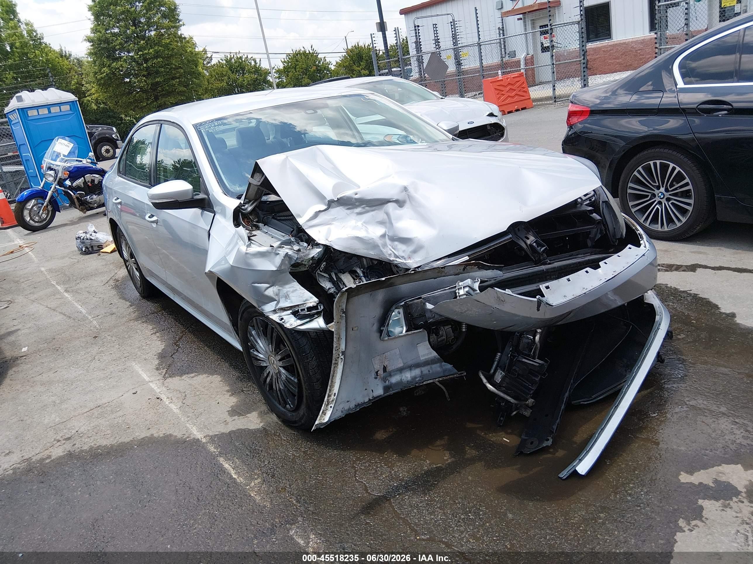 2014 Volkswagen Passat 2.5l S Silver vin: 1VWAP7A38EC018511