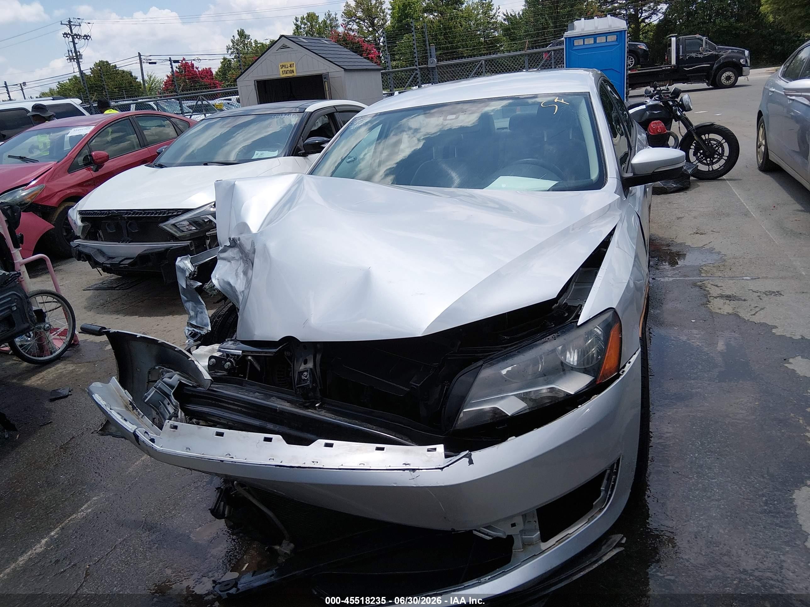 2014 Volkswagen Passat 2.5l S Silver vin: 1VWAP7A38EC018511
