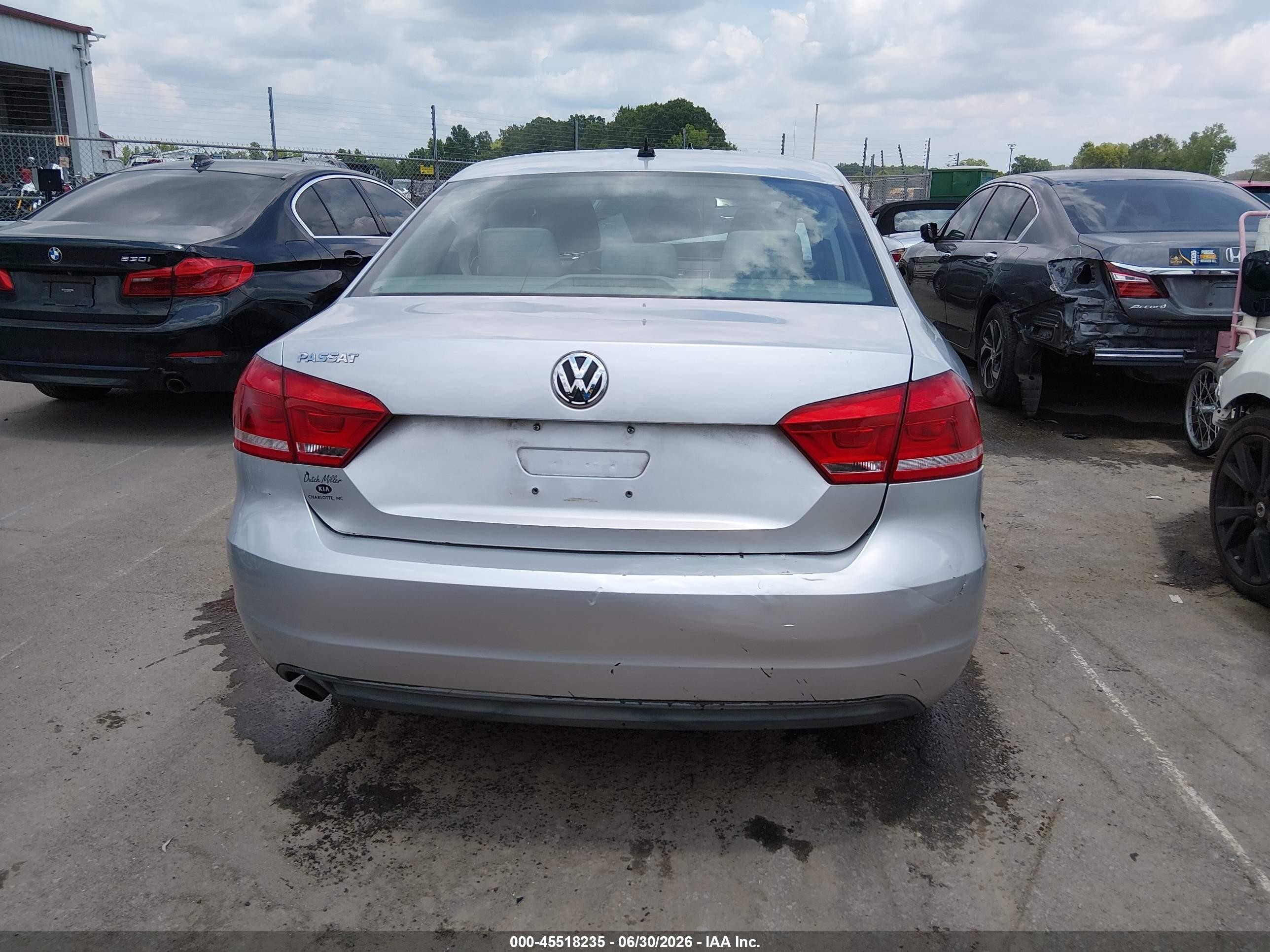 2014 Volkswagen Passat 2.5l S Silver vin: 1VWAP7A38EC018511