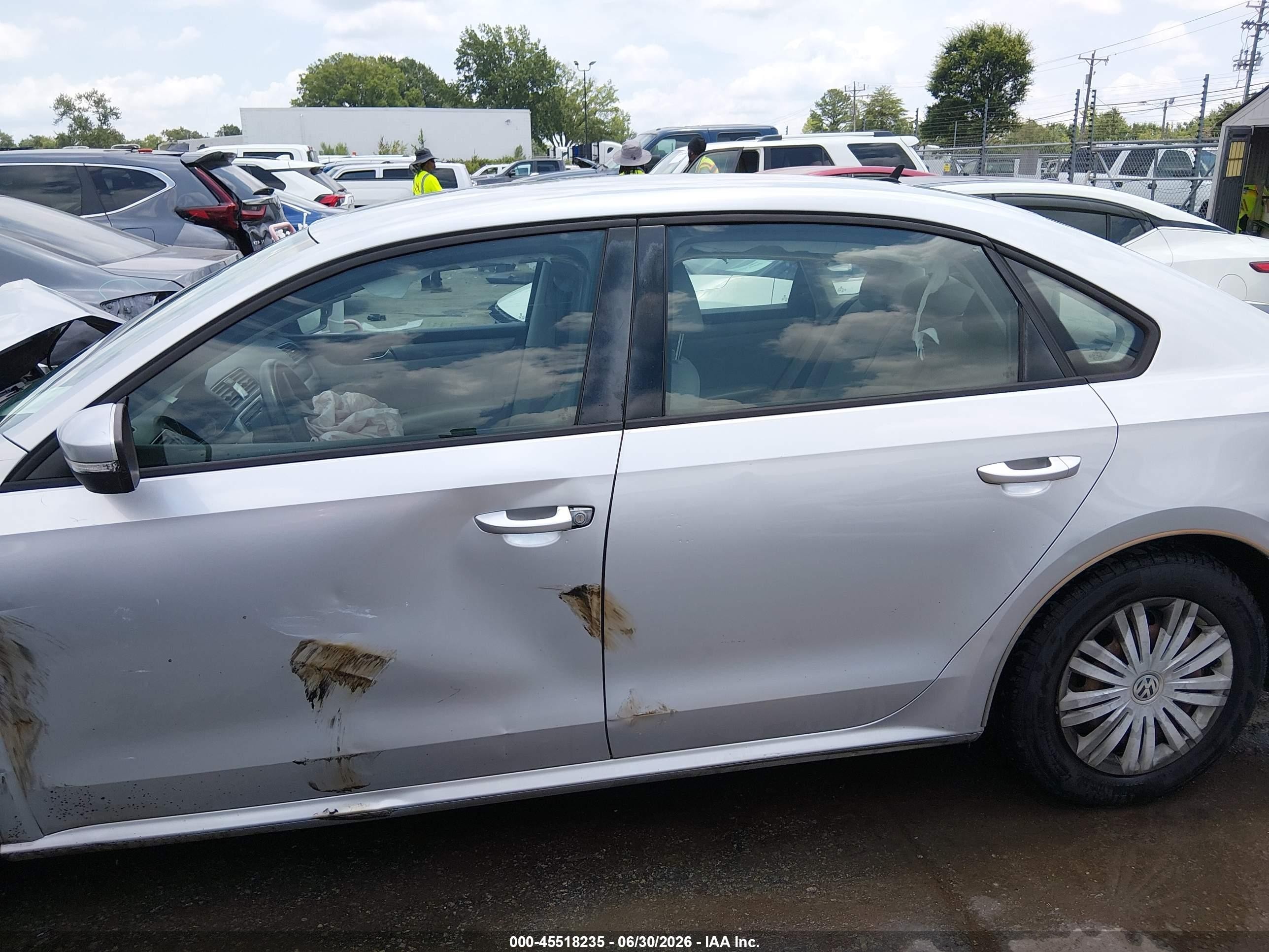 2014 Volkswagen Passat 2.5l S Silver vin: 1VWAP7A38EC018511