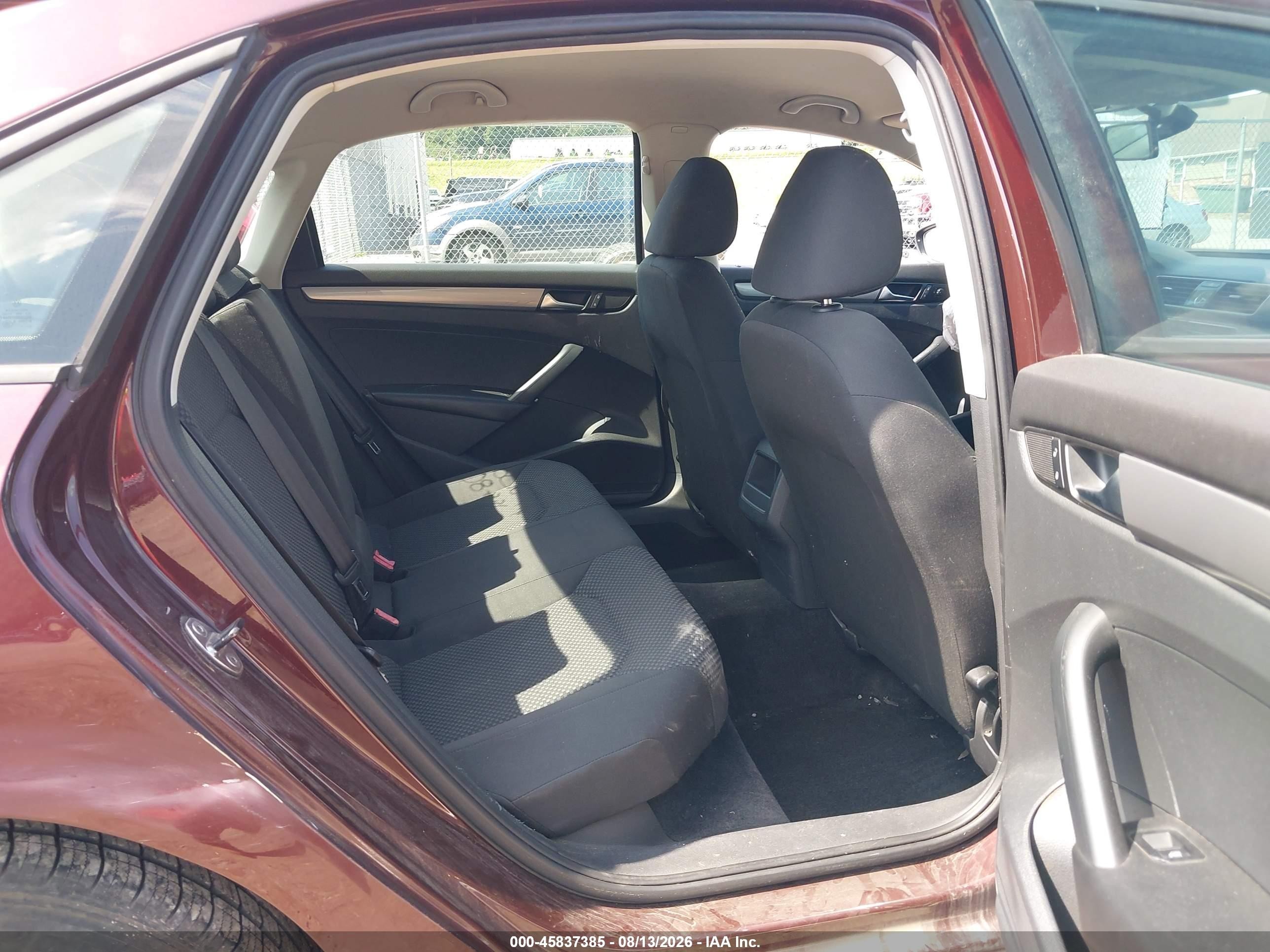 2012 Volkswagen Passat 2.5l S Бордовый vin: 1VWAP7A39CC070257
