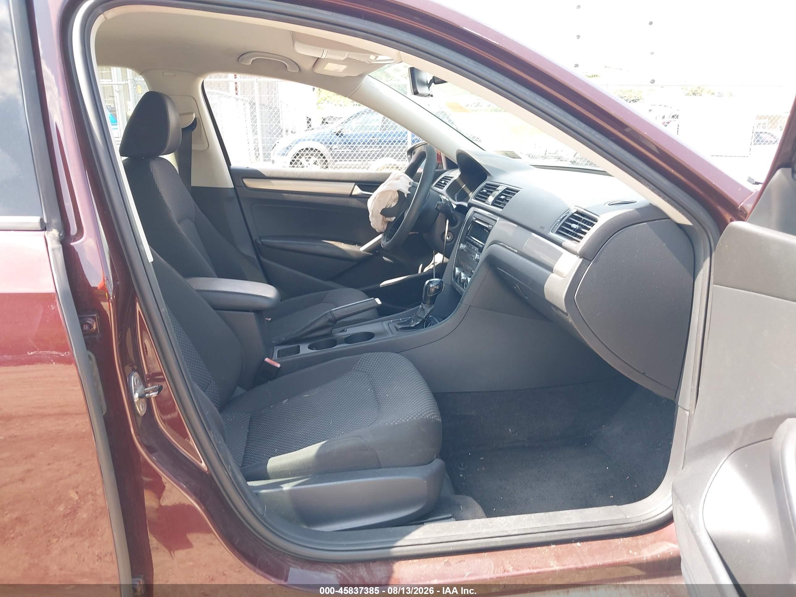 2012 Volkswagen Passat 2.5l S Бордовый vin: 1VWAP7A39CC070257