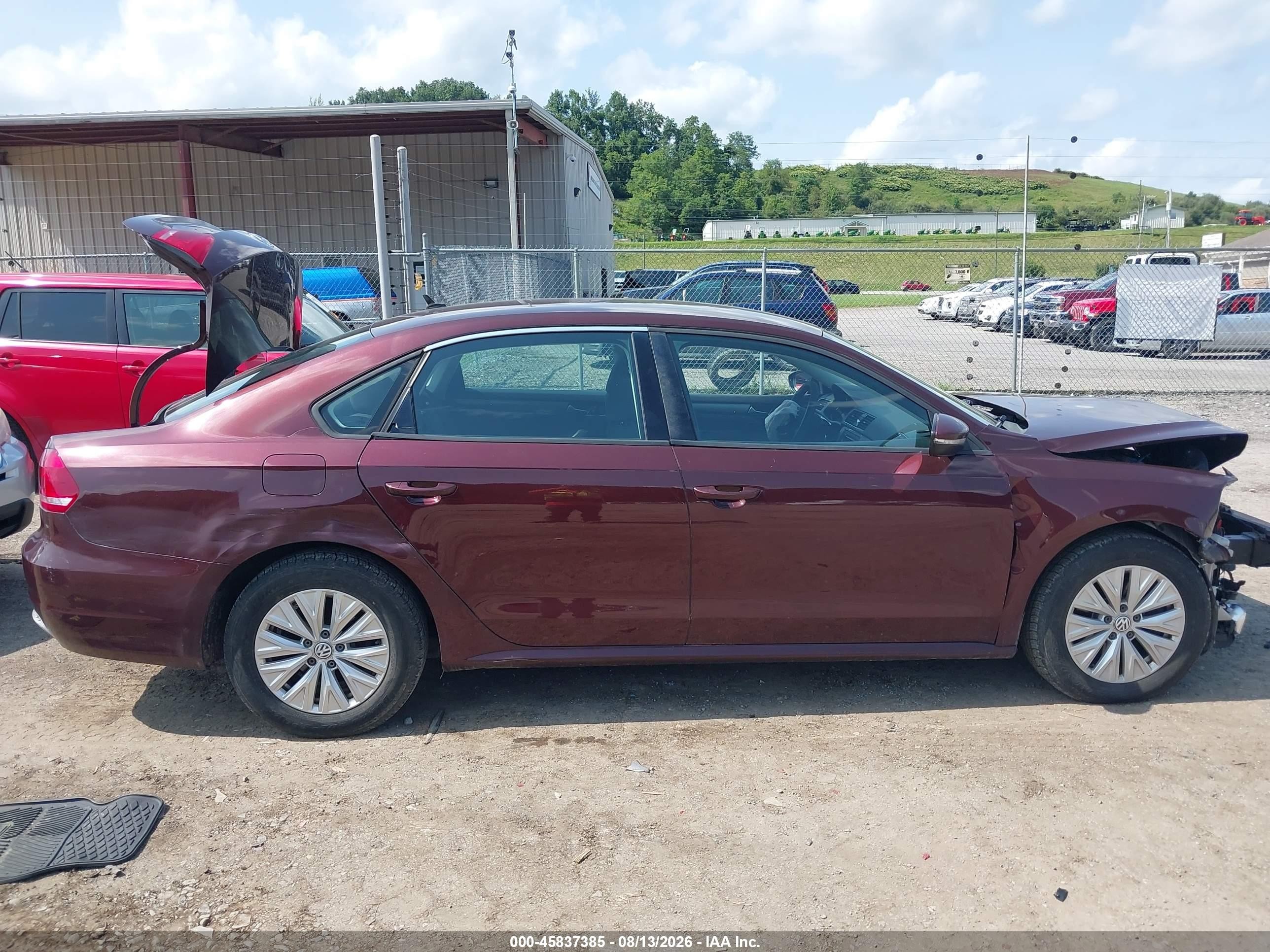 2012 Volkswagen Passat 2.5l S Бордовый vin: 1VWAP7A39CC070257