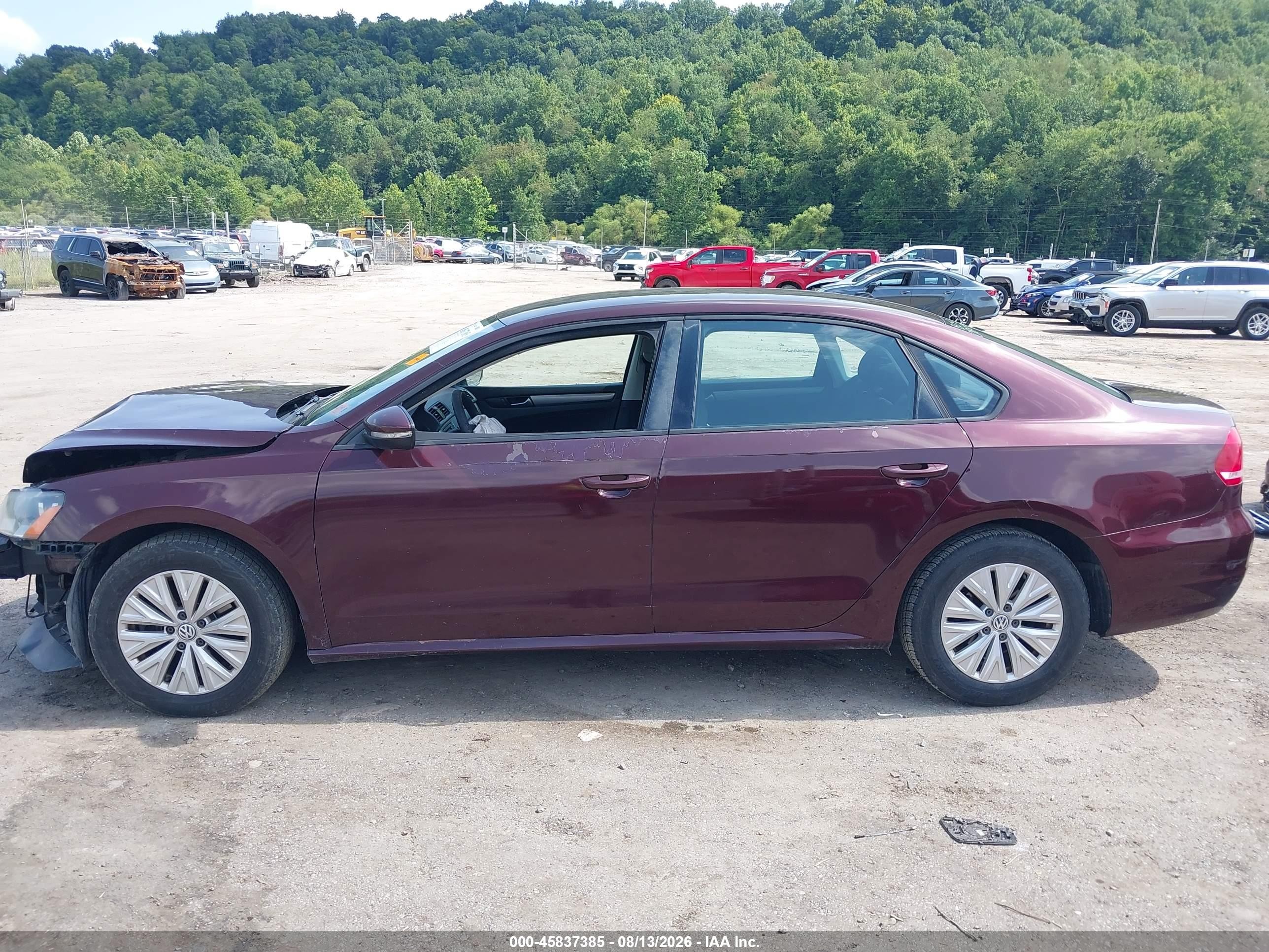 2012 Volkswagen Passat 2.5l S Бордовый vin: 1VWAP7A39CC070257