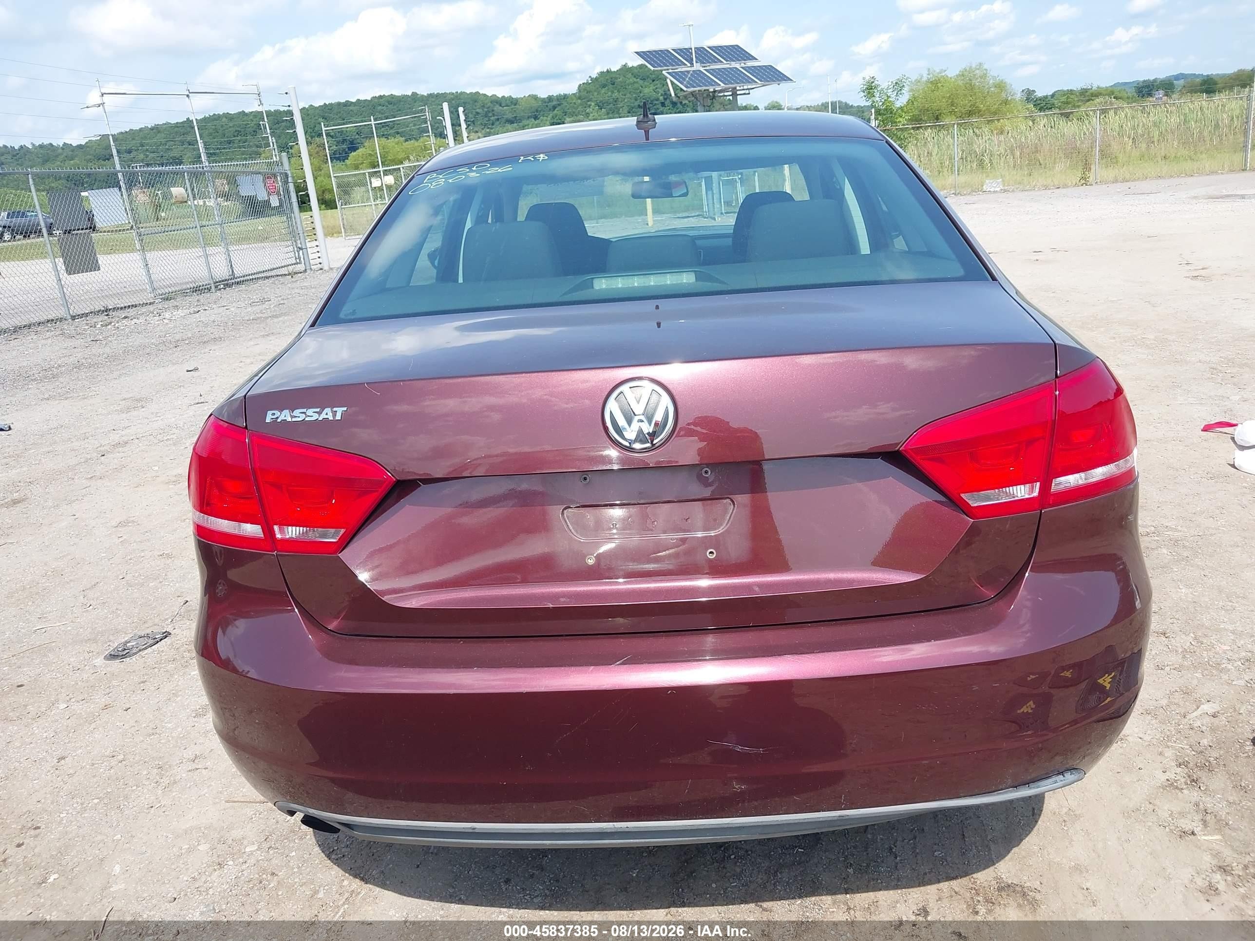 2012 Volkswagen Passat 2.5l S Бордовый vin: 1VWAP7A39CC070257
