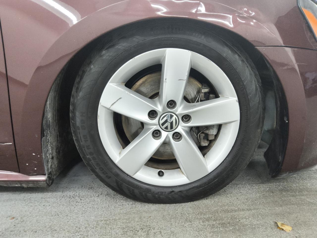 2013 Volkswagen Passat S Burgundy vin: 1VWAP7A39DC052052 Damage: Right Front Tire, Worn, Replacement Required
