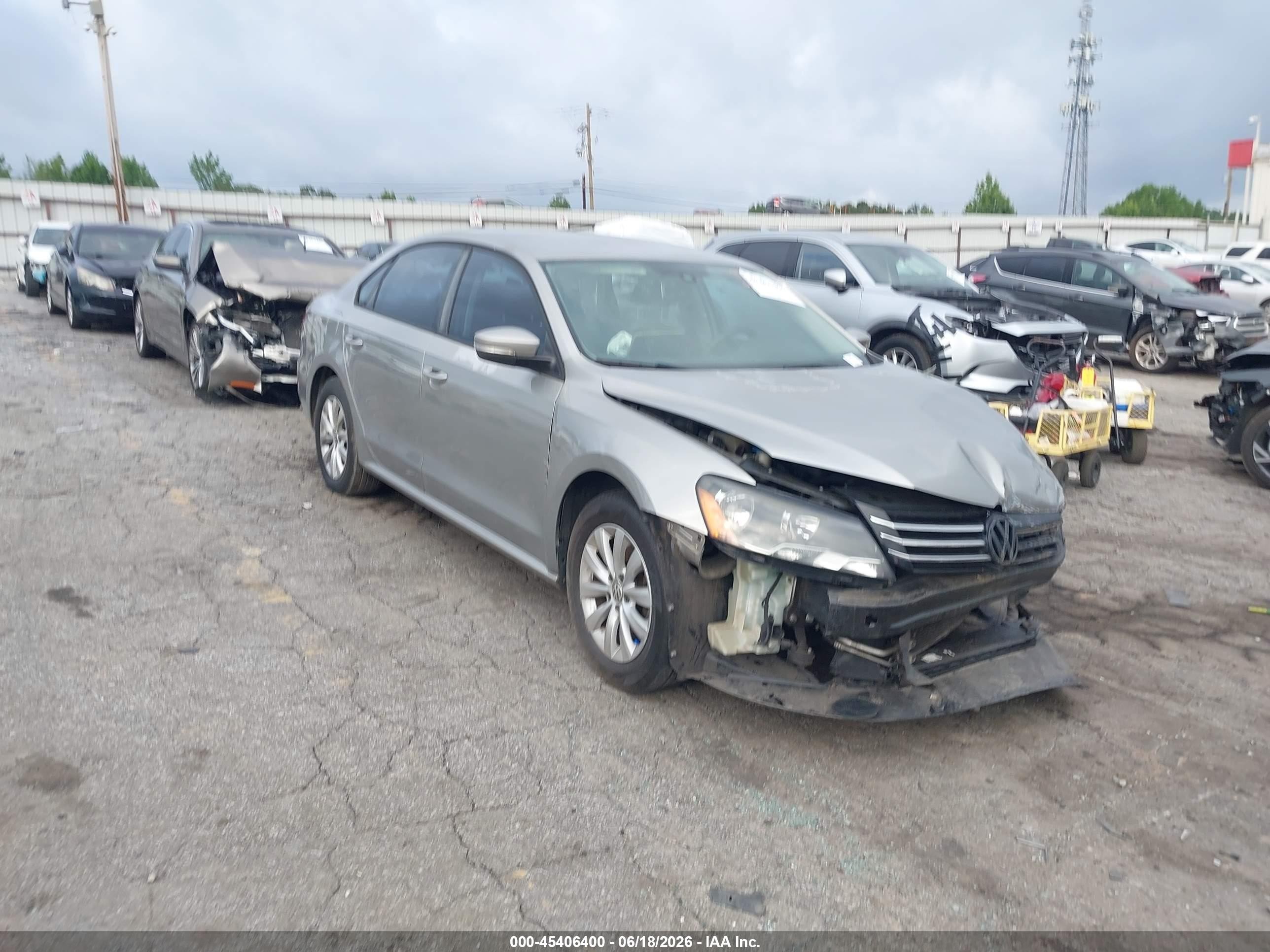 2013 Volkswagen Passat 2.5l S Silver vin: 1VWAP7A39DC111312