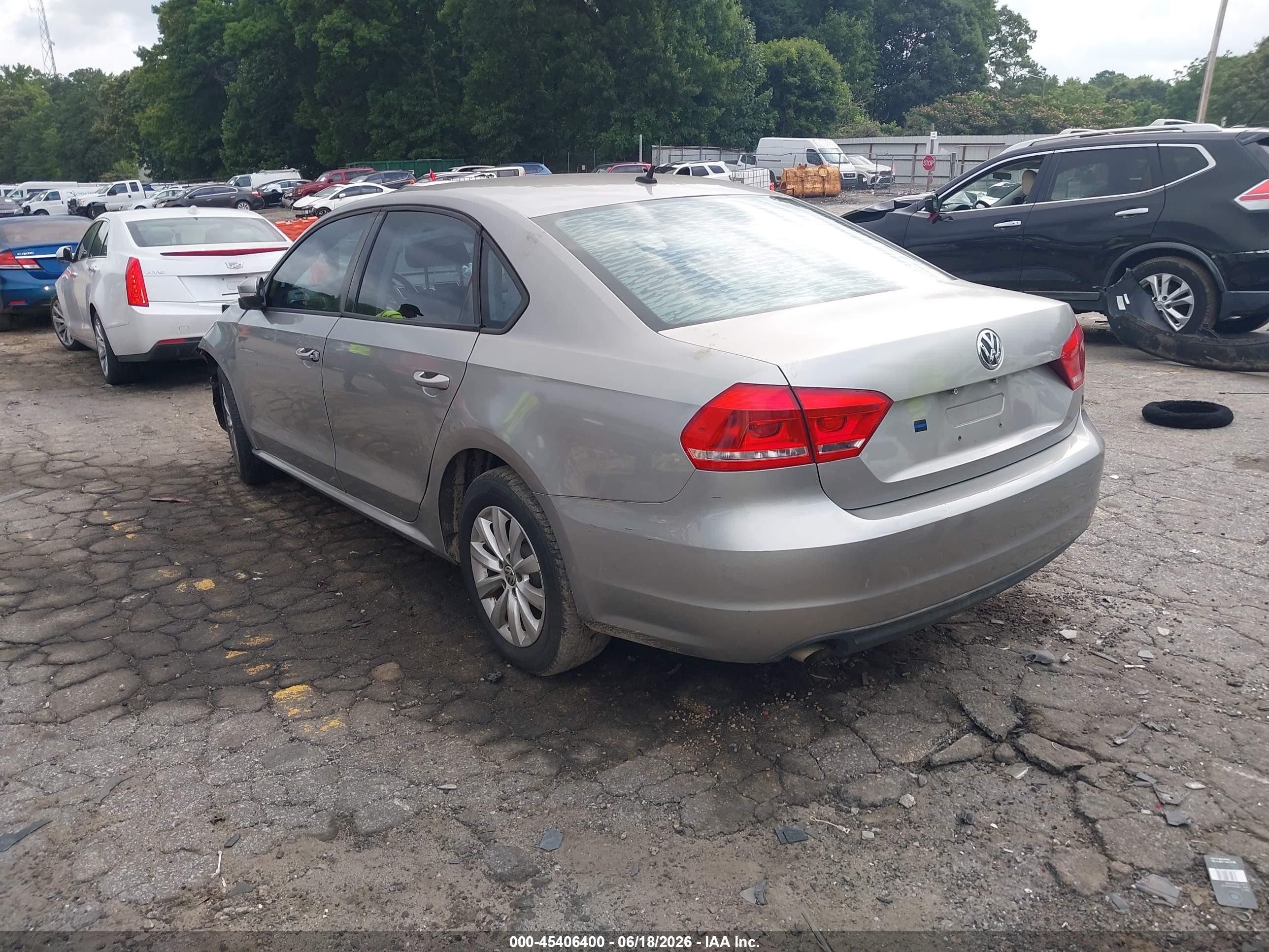 2013 Volkswagen Passat 2.5l S Silver vin: 1VWAP7A39DC111312