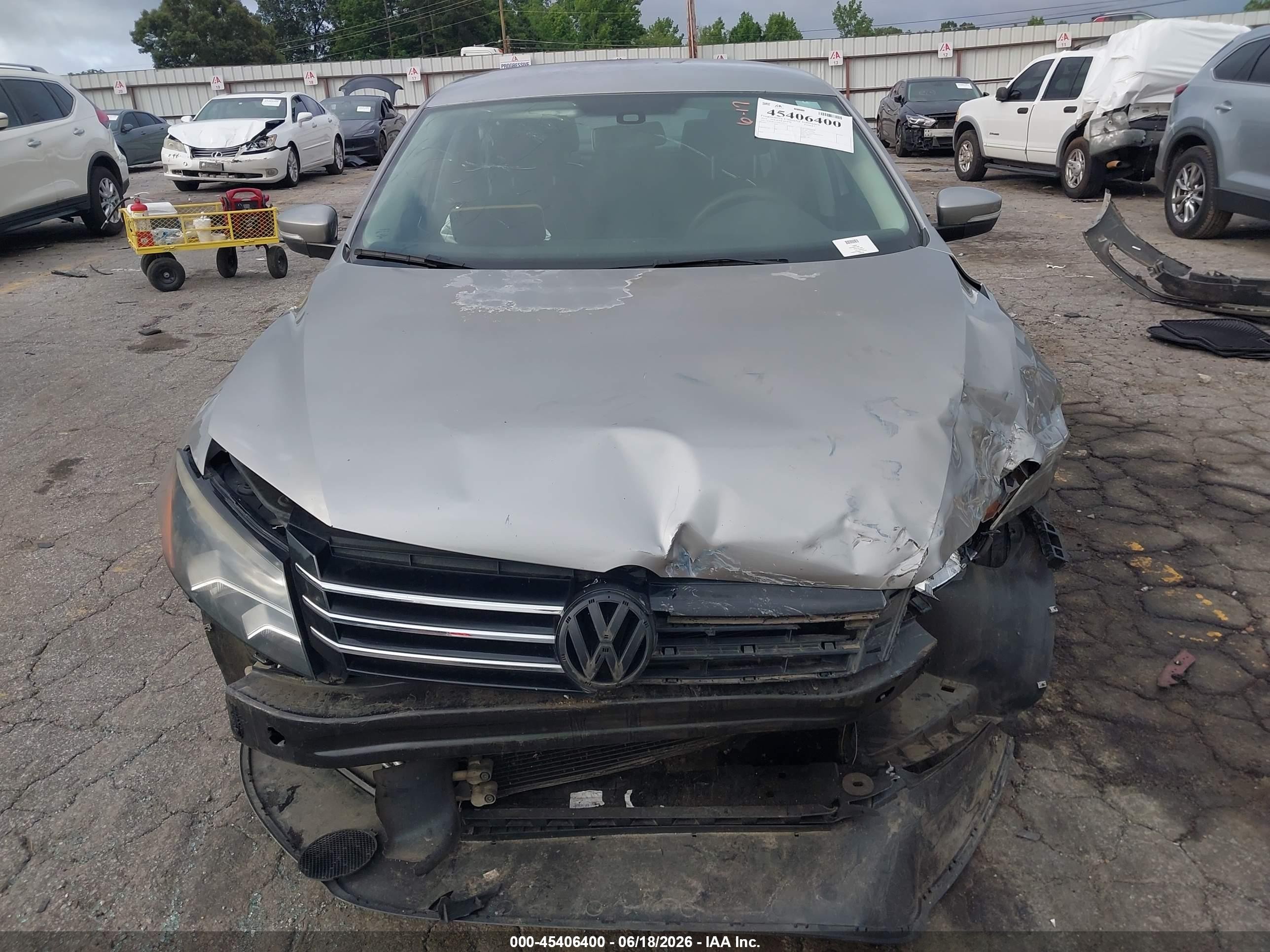 2013 Volkswagen Passat 2.5l S Silver vin: 1VWAP7A39DC111312
