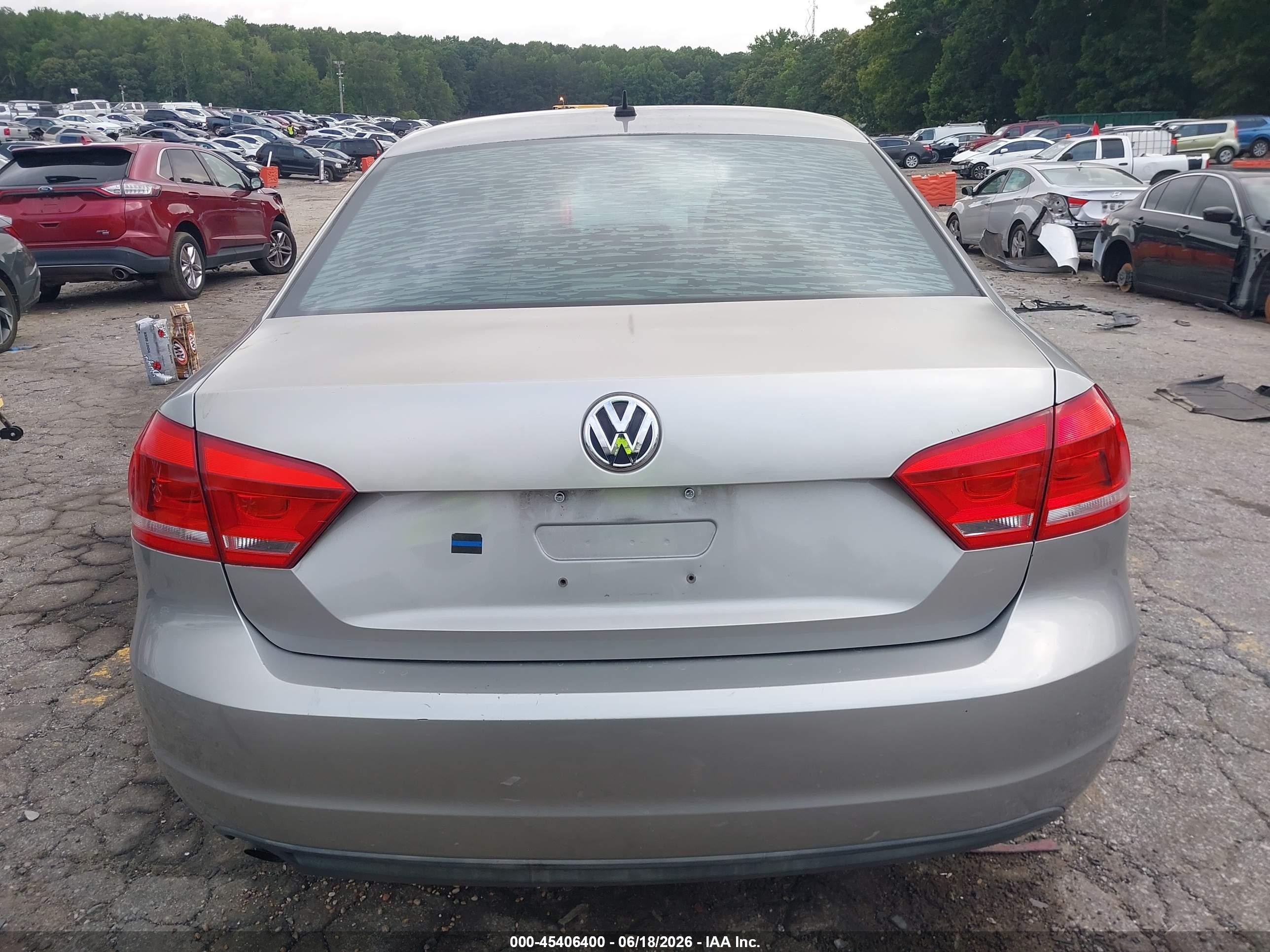 2013 Volkswagen Passat 2.5l S Silver vin: 1VWAP7A39DC111312