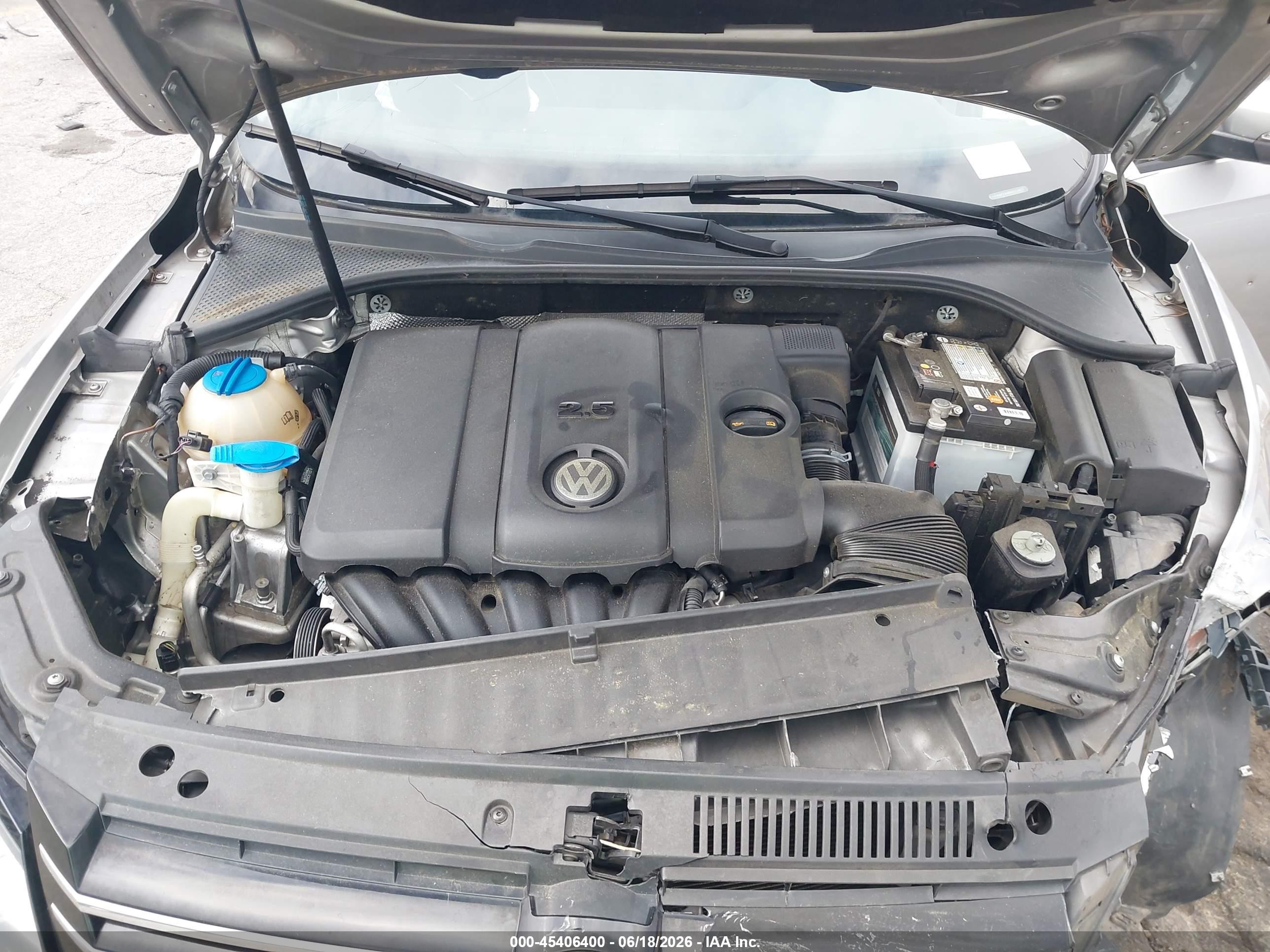 2013 Volkswagen Passat 2.5l S Silver vin: 1VWAP7A39DC111312