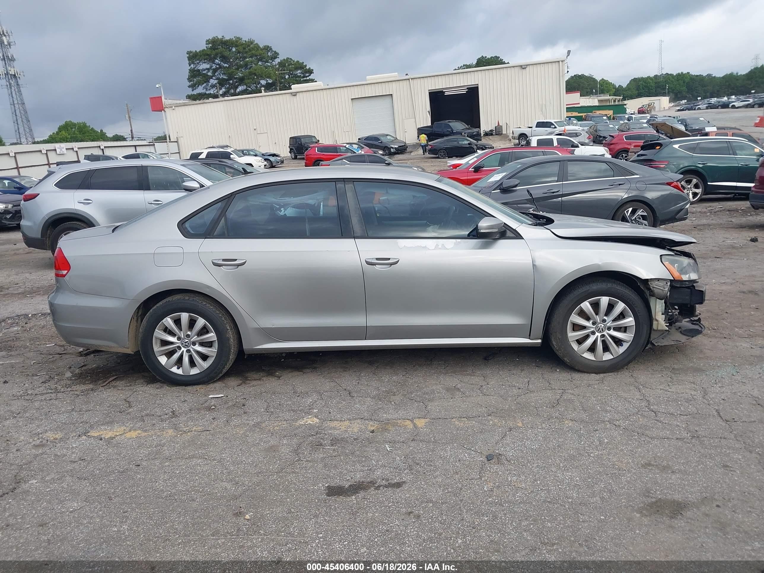 2013 Volkswagen Passat 2.5l S Silver vin: 1VWAP7A39DC111312