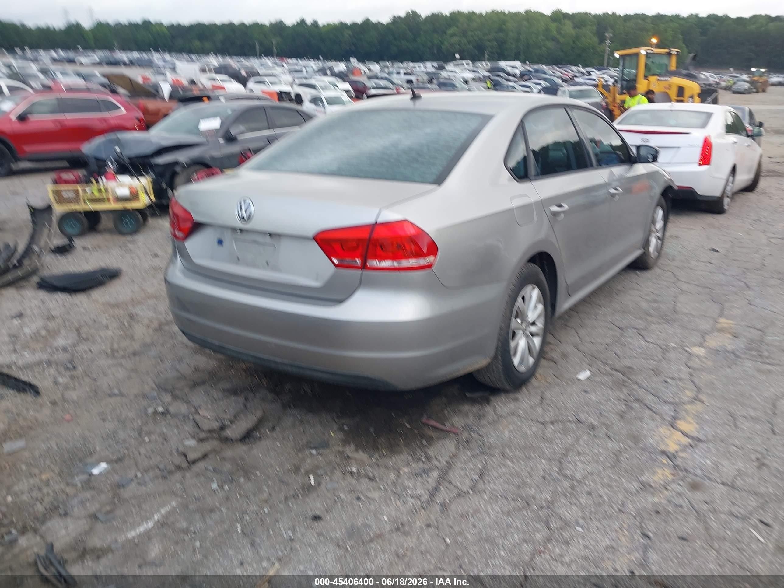 2013 Volkswagen Passat 2.5l S Silver vin: 1VWAP7A39DC111312