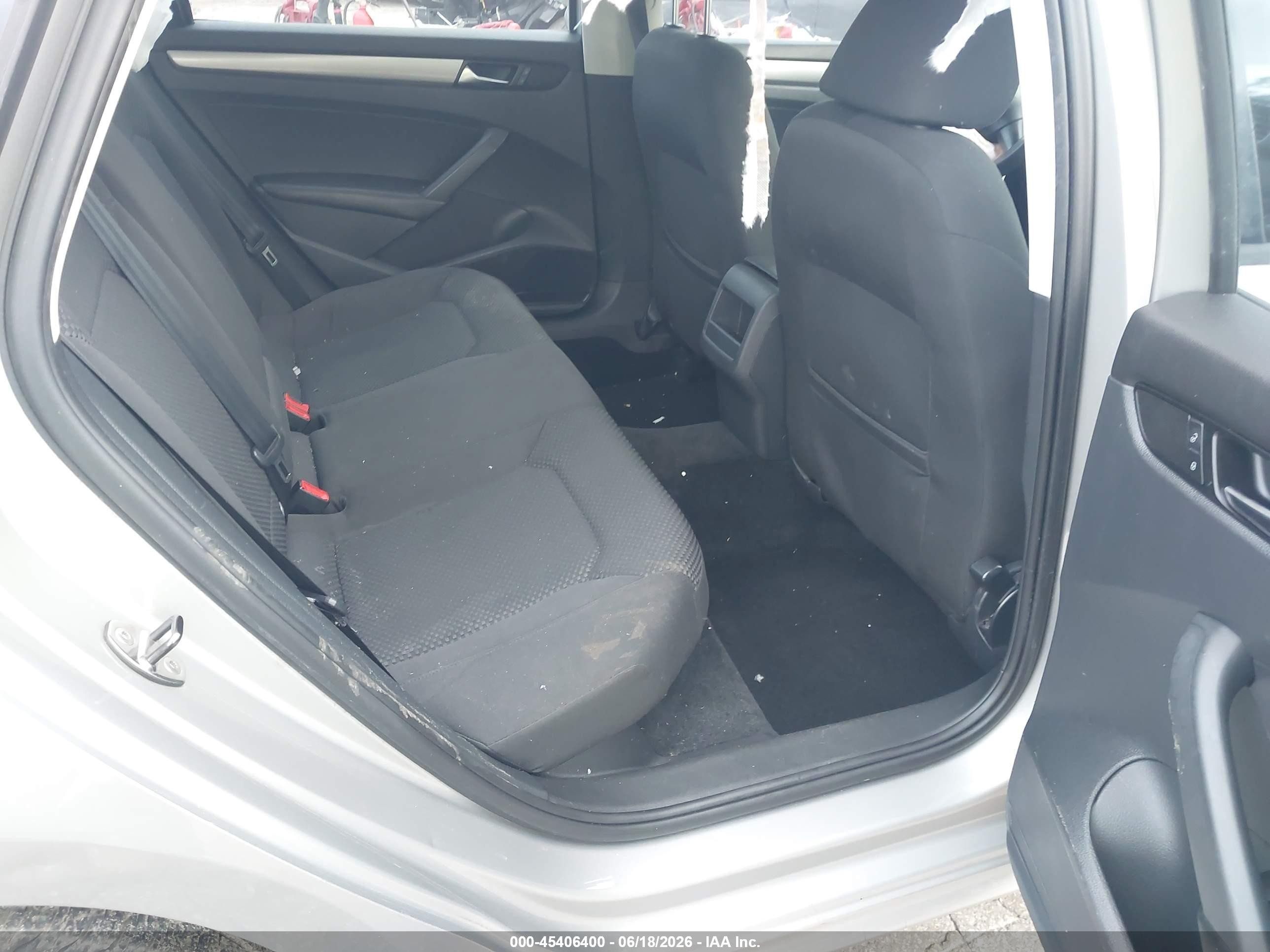 2013 Volkswagen Passat 2.5l S Silver vin: 1VWAP7A39DC111312