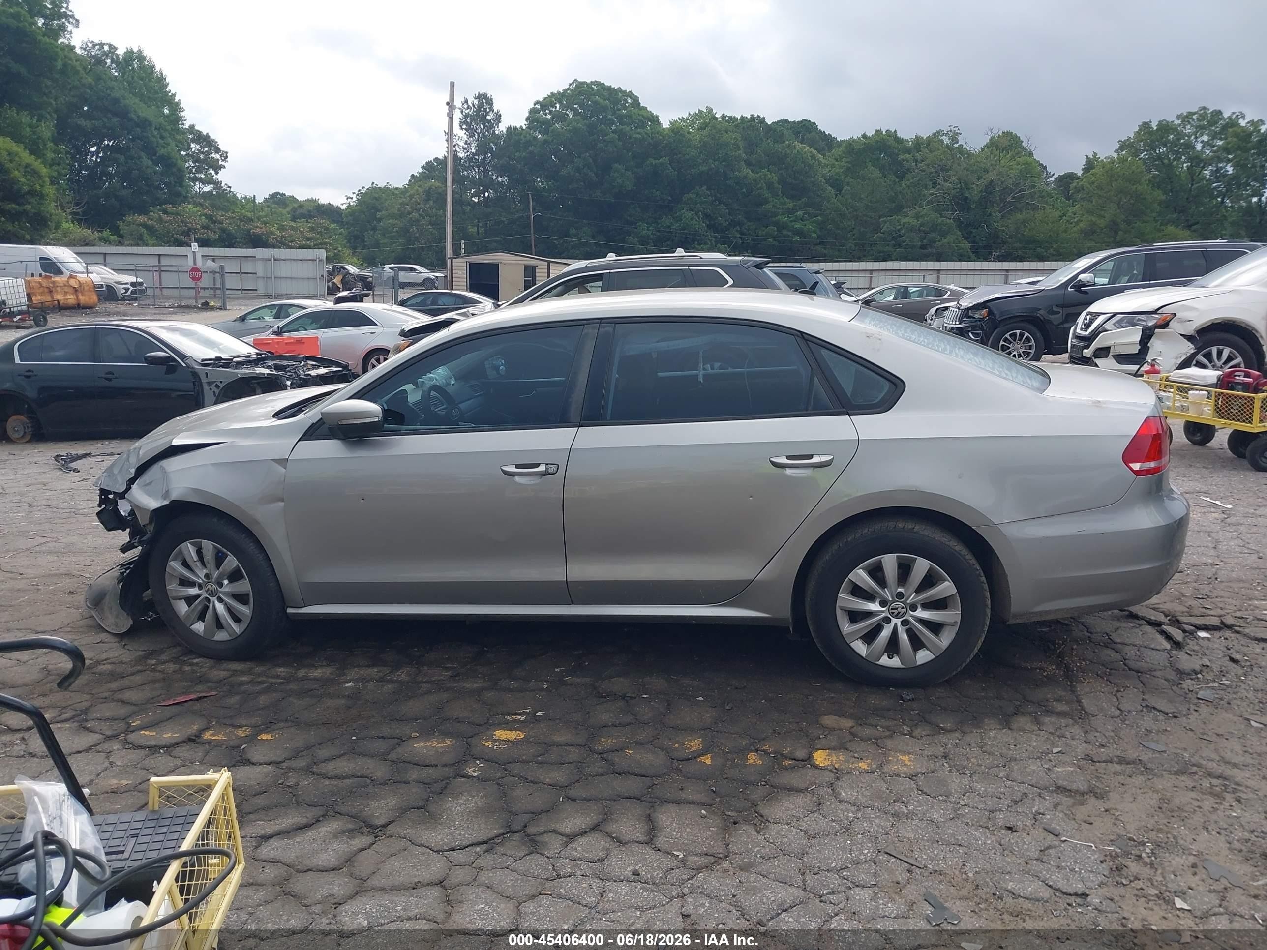 2013 Volkswagen Passat 2.5l S Silver vin: 1VWAP7A39DC111312