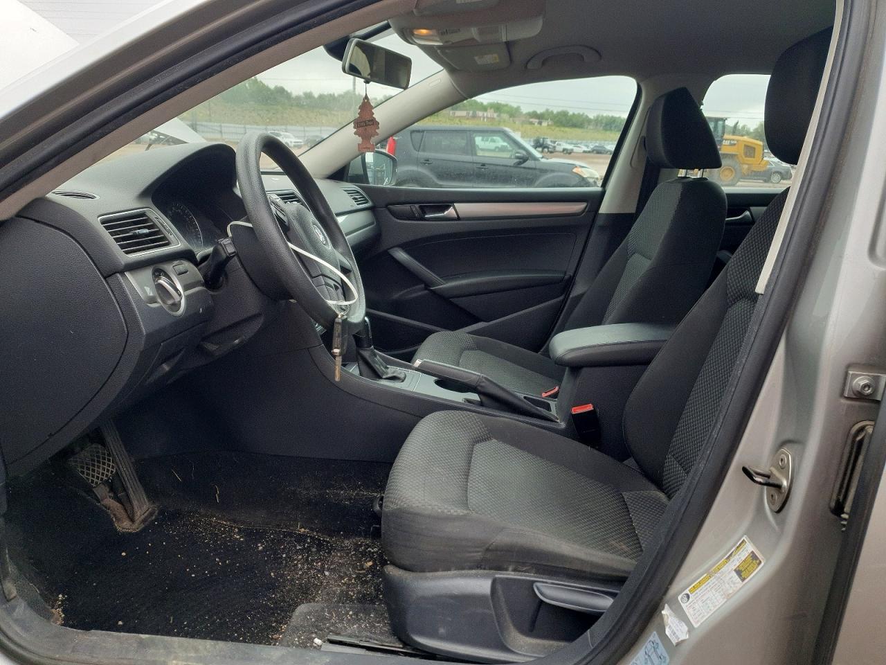 2013 Volkswagen Passat S Серебряный vin: 1VWAP7A39DC151549