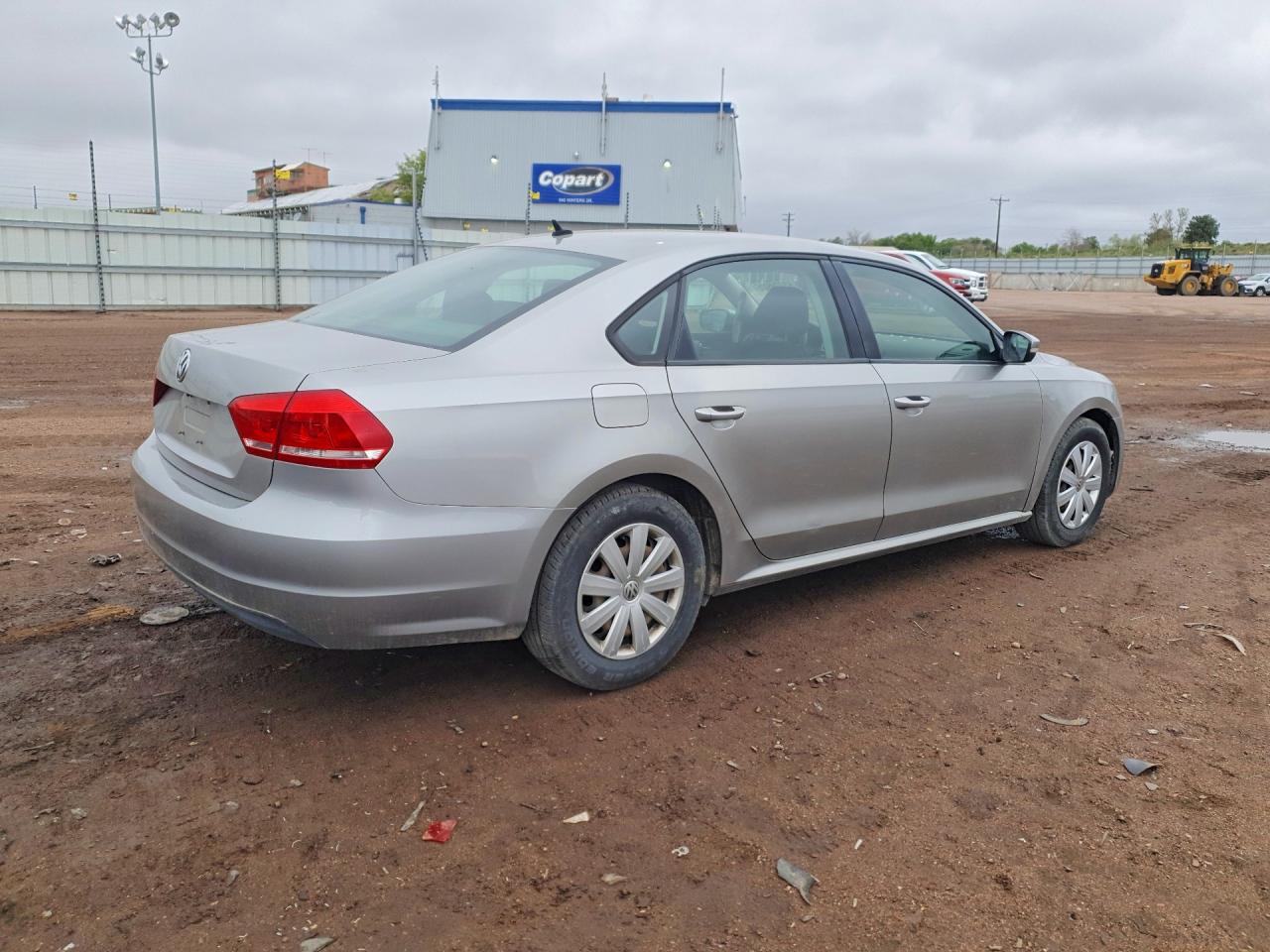 2013 Volkswagen Passat S Серебряный vin: 1VWAP7A39DC151549