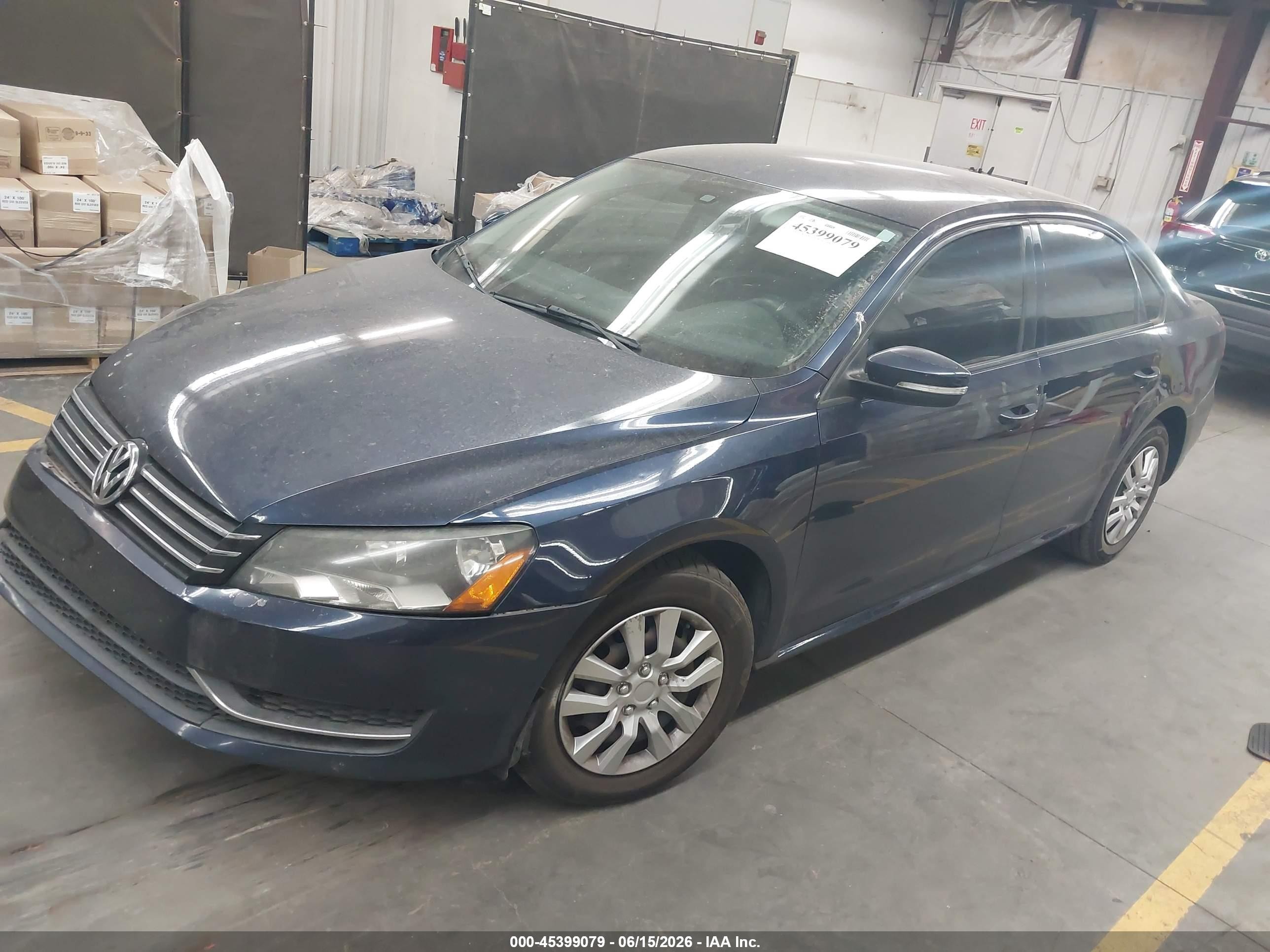 2013 Volkswagen Passat 2.5l S Blue vin: 1VWAP7A3XDC078045