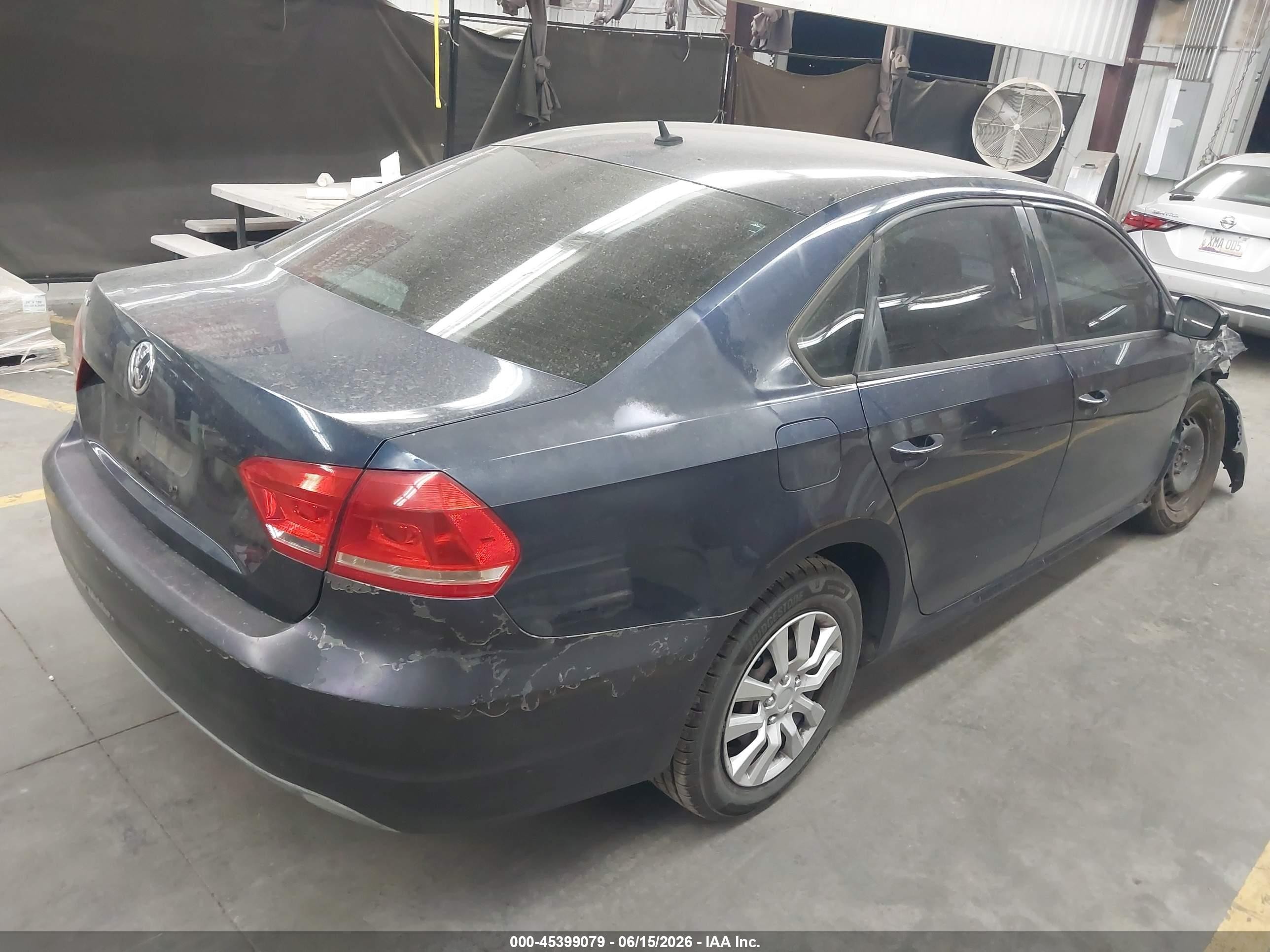 2013 Volkswagen Passat 2.5l S Blue vin: 1VWAP7A3XDC078045