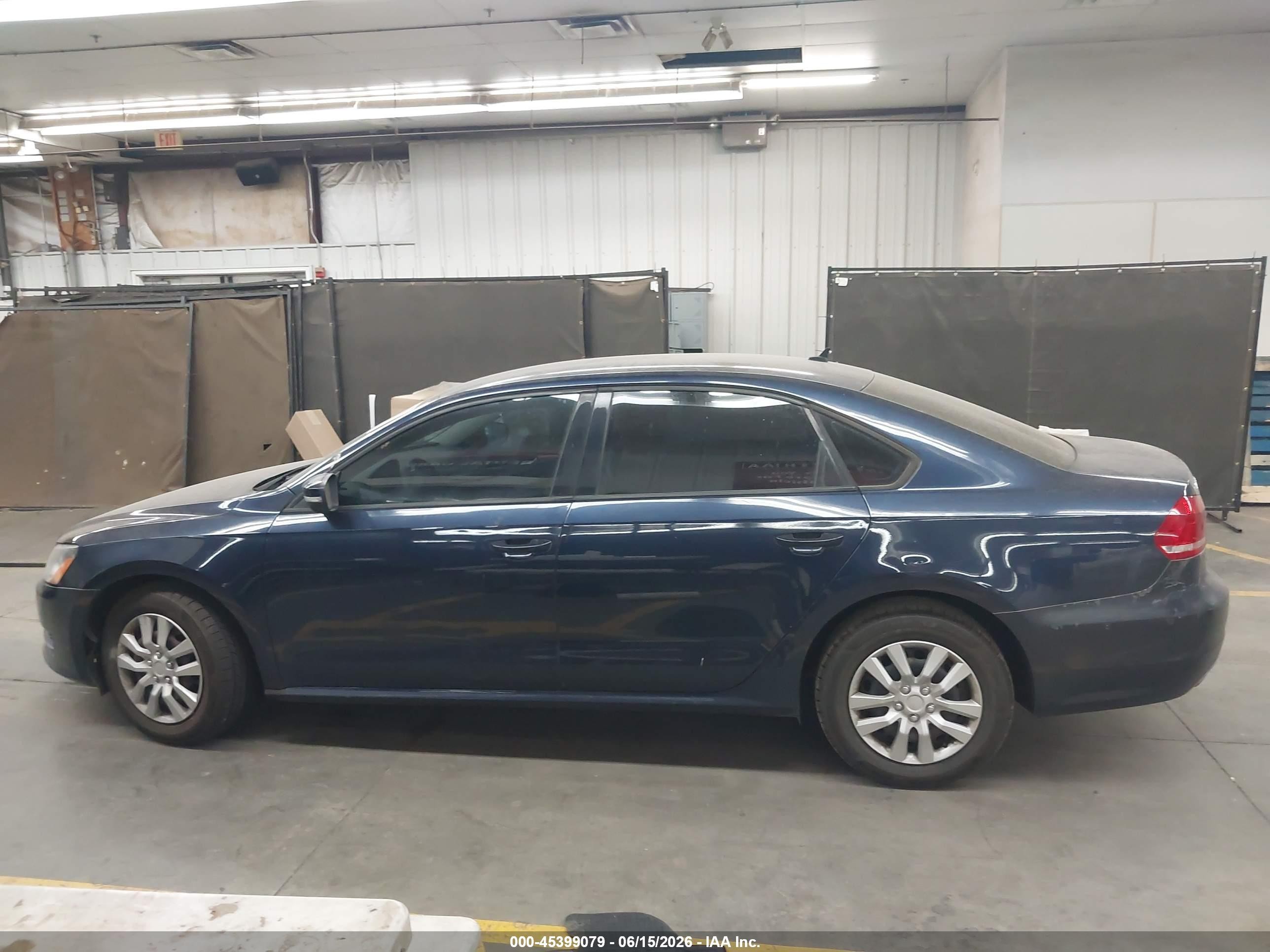 2013 Volkswagen Passat 2.5l S Blue vin: 1VWAP7A3XDC078045