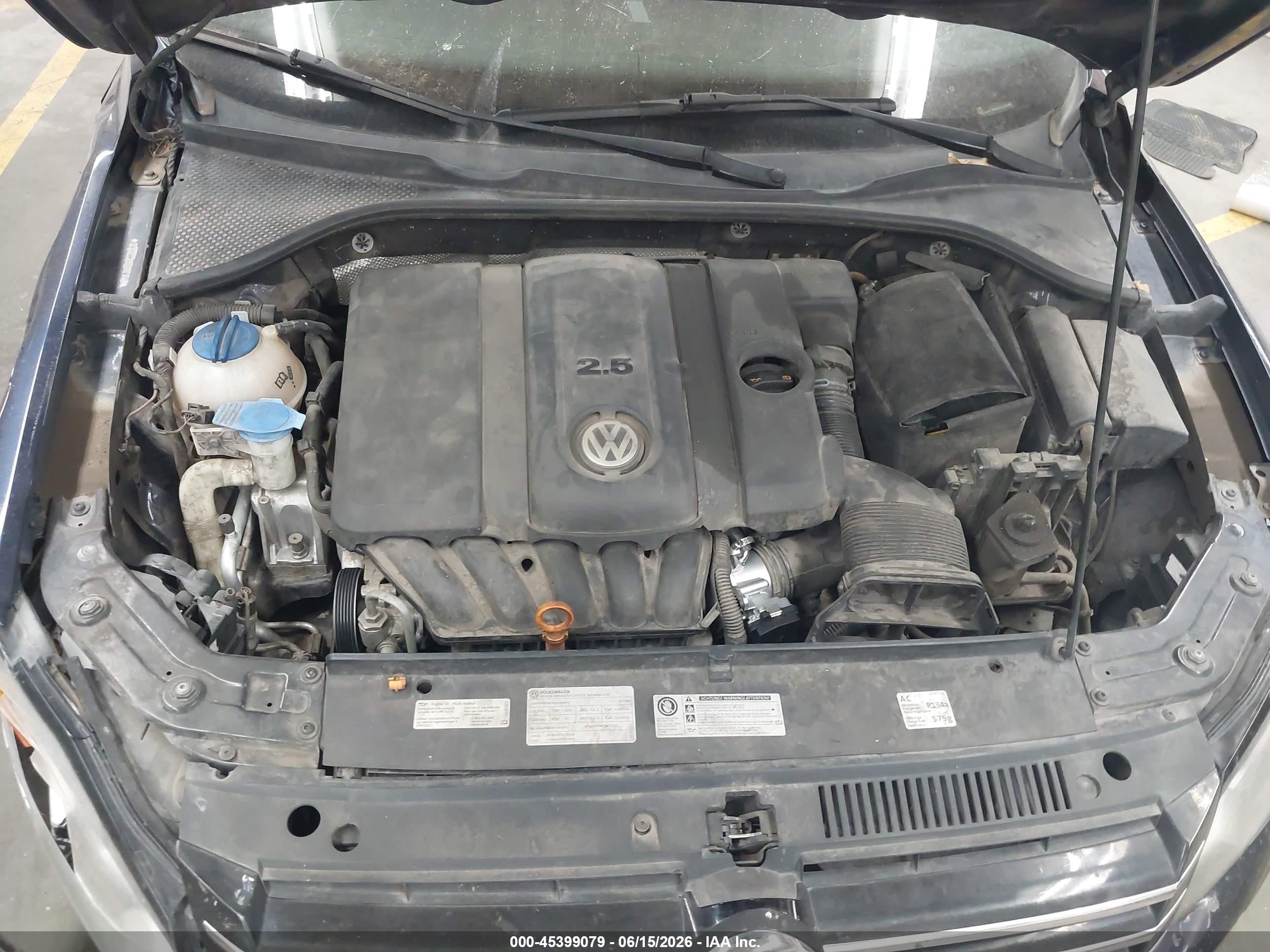 2013 Volkswagen Passat 2.5l S Blue vin: 1VWAP7A3XDC078045