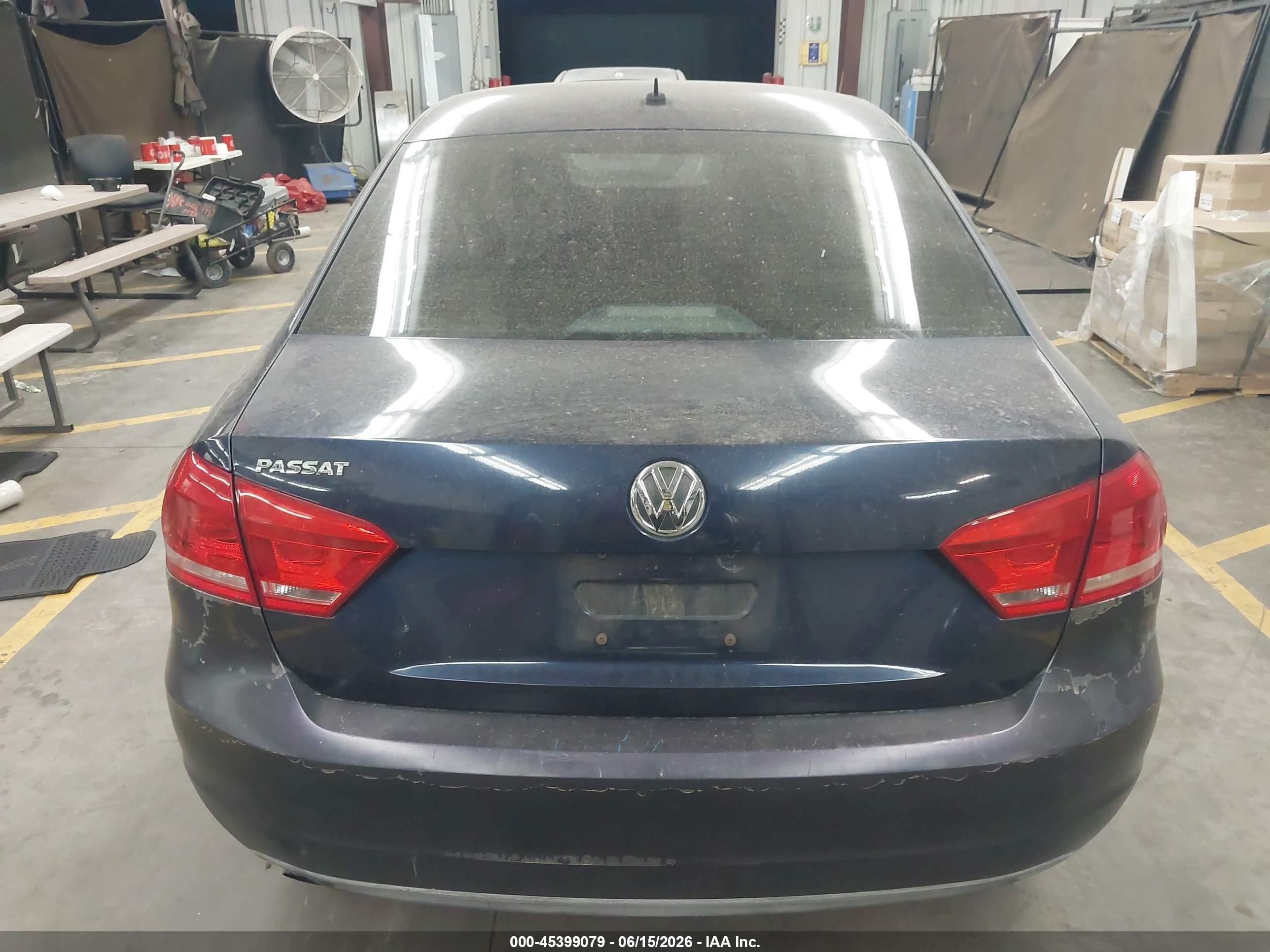 2013 Volkswagen Passat 2.5l S Blue vin: 1VWAP7A3XDC078045