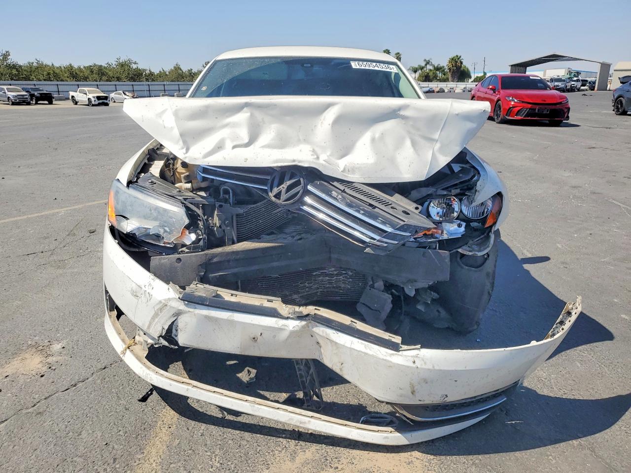 2013 Volkswagen Passat S Белый vin: 1VWAP7A3XDC149373
