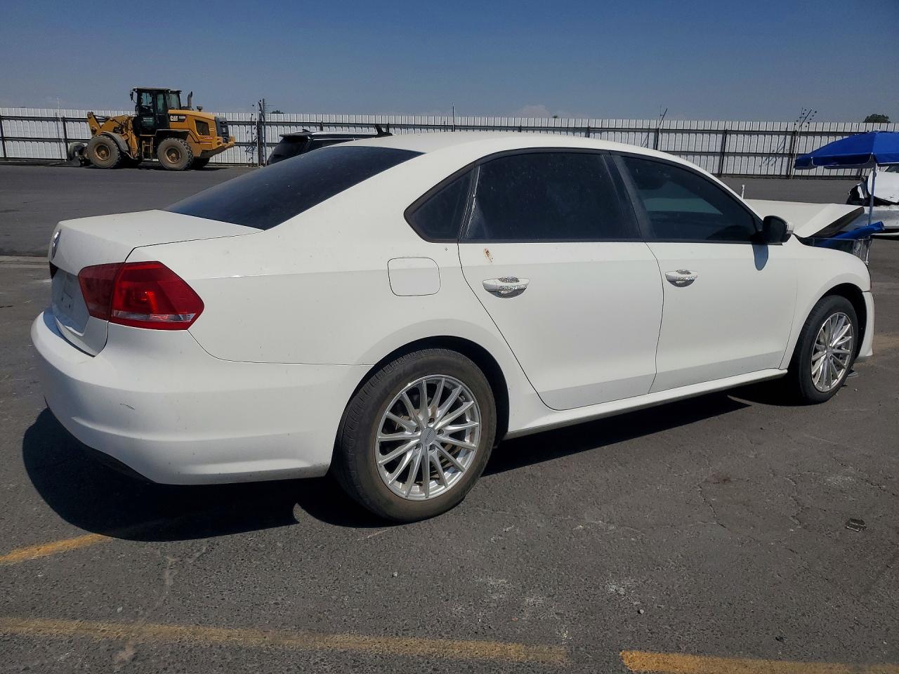 2013 Volkswagen Passat S Белый vin: 1VWAP7A3XDC149373