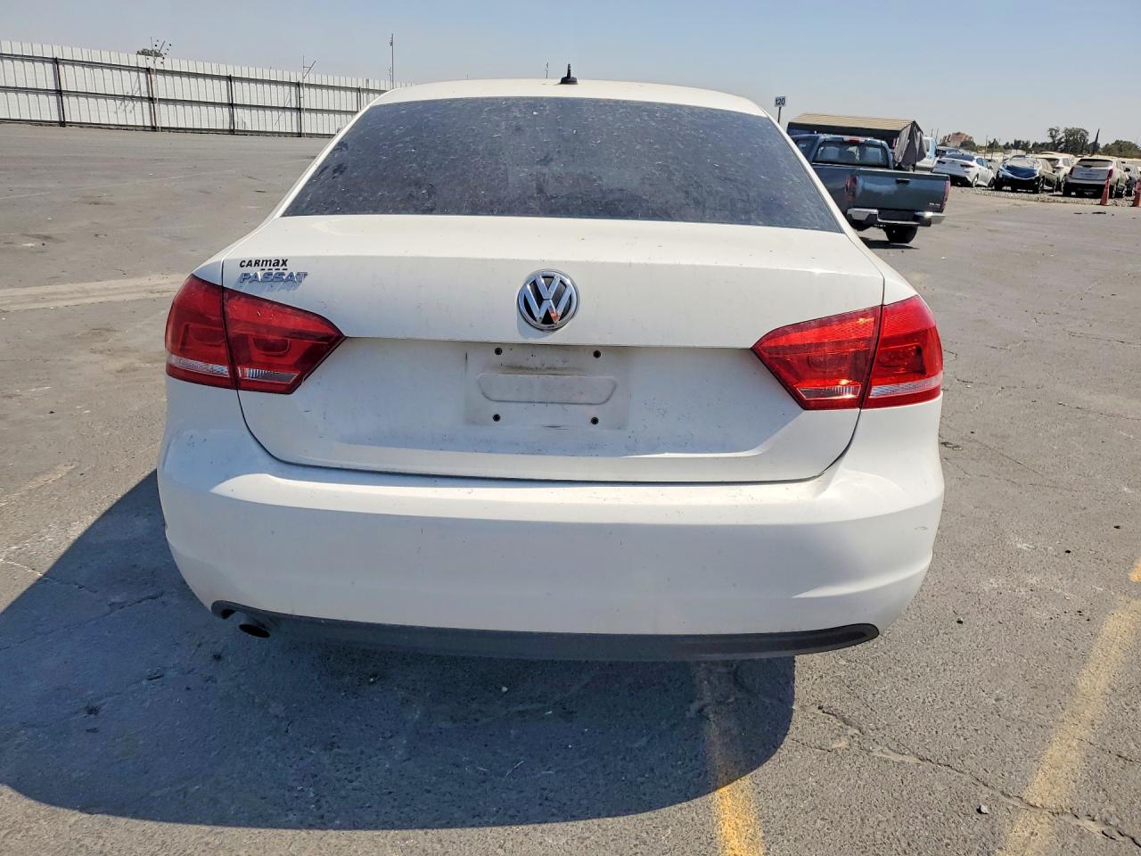 2013 Volkswagen Passat S Белый vin: 1VWAP7A3XDC149373