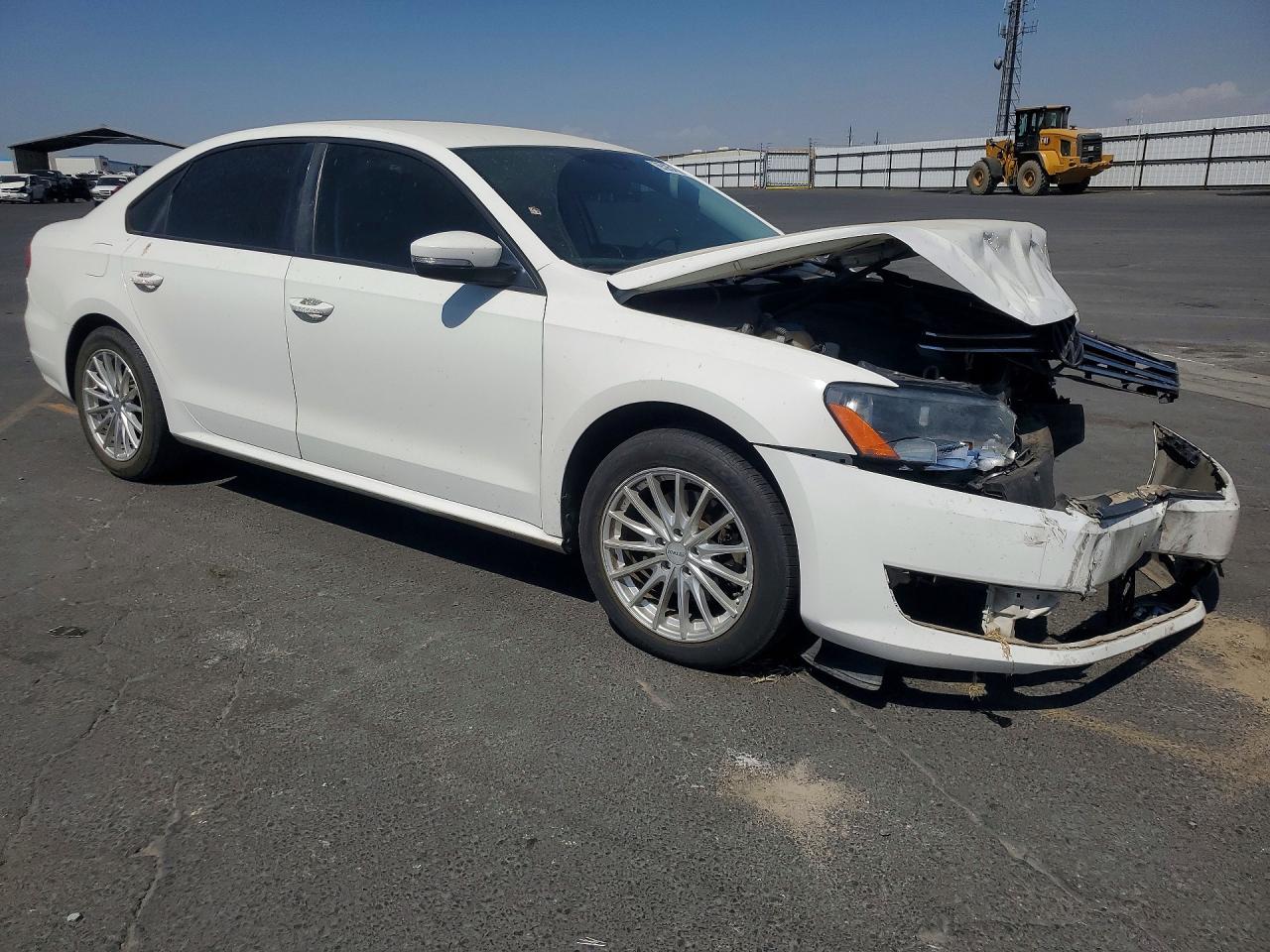 2013 Volkswagen Passat S Белый vin: 1VWAP7A3XDC149373