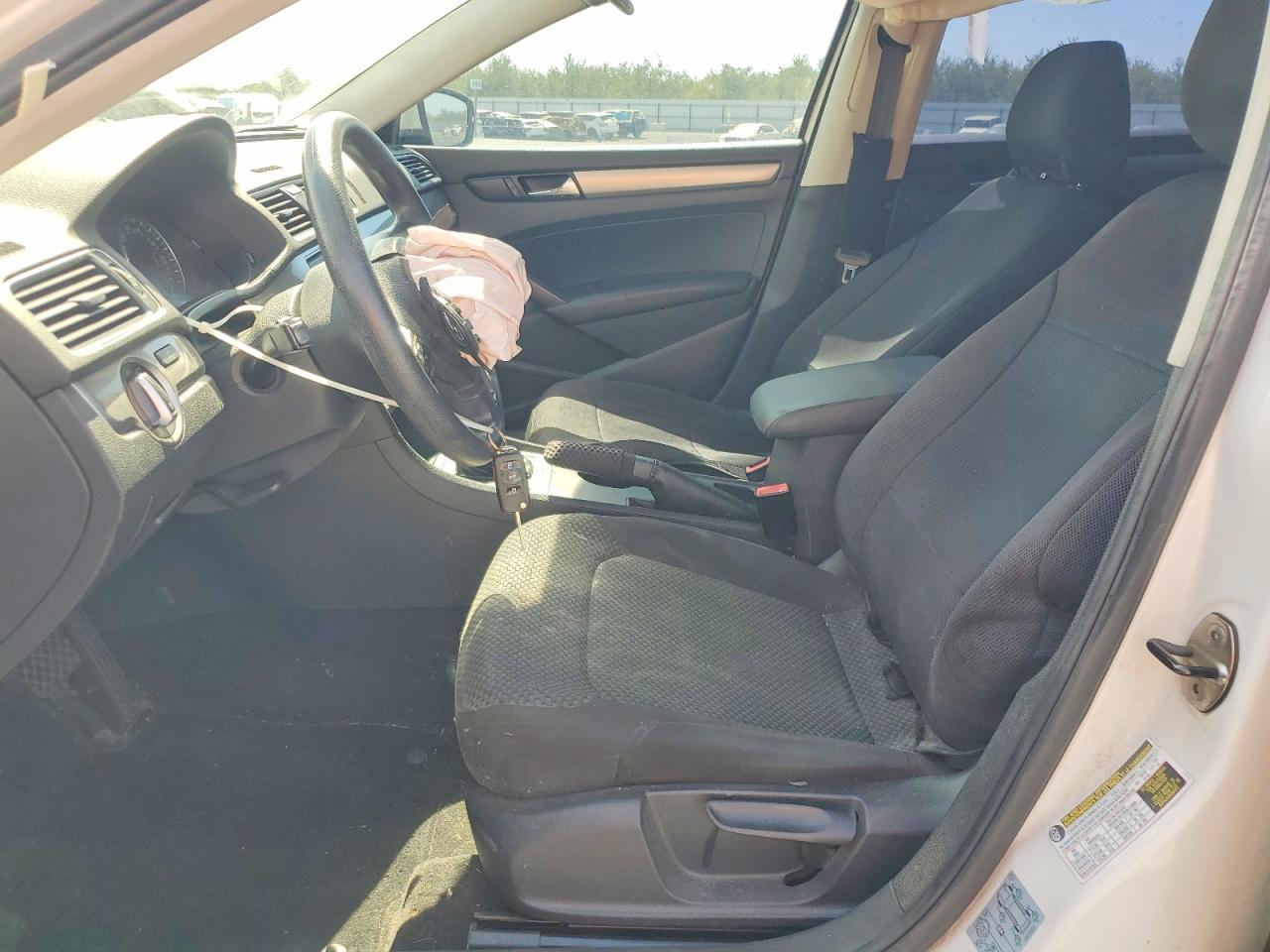 2013 Volkswagen Passat S Белый vin: 1VWAP7A3XDC149373