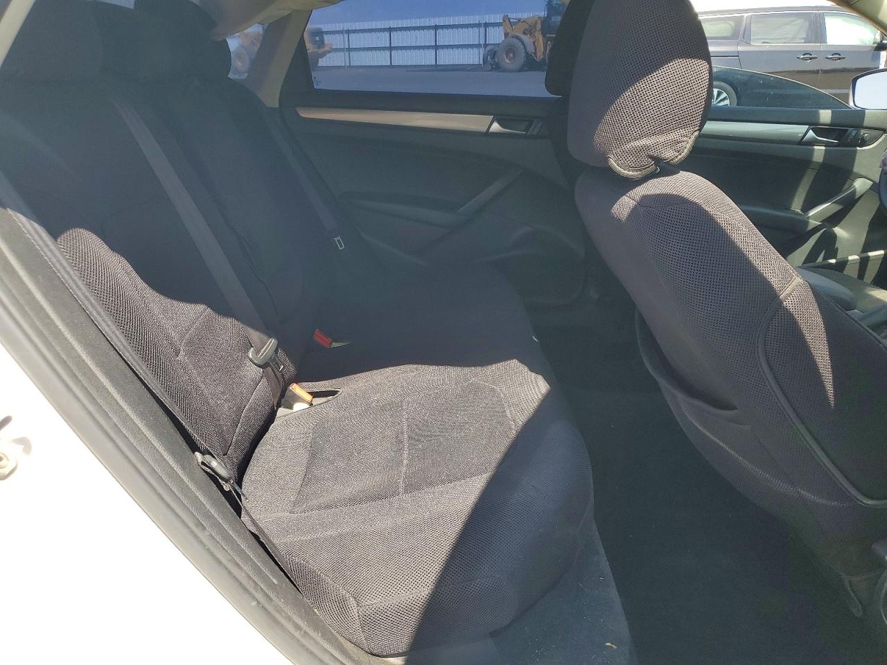 2013 Volkswagen Passat S Белый vin: 1VWAP7A3XDC149373