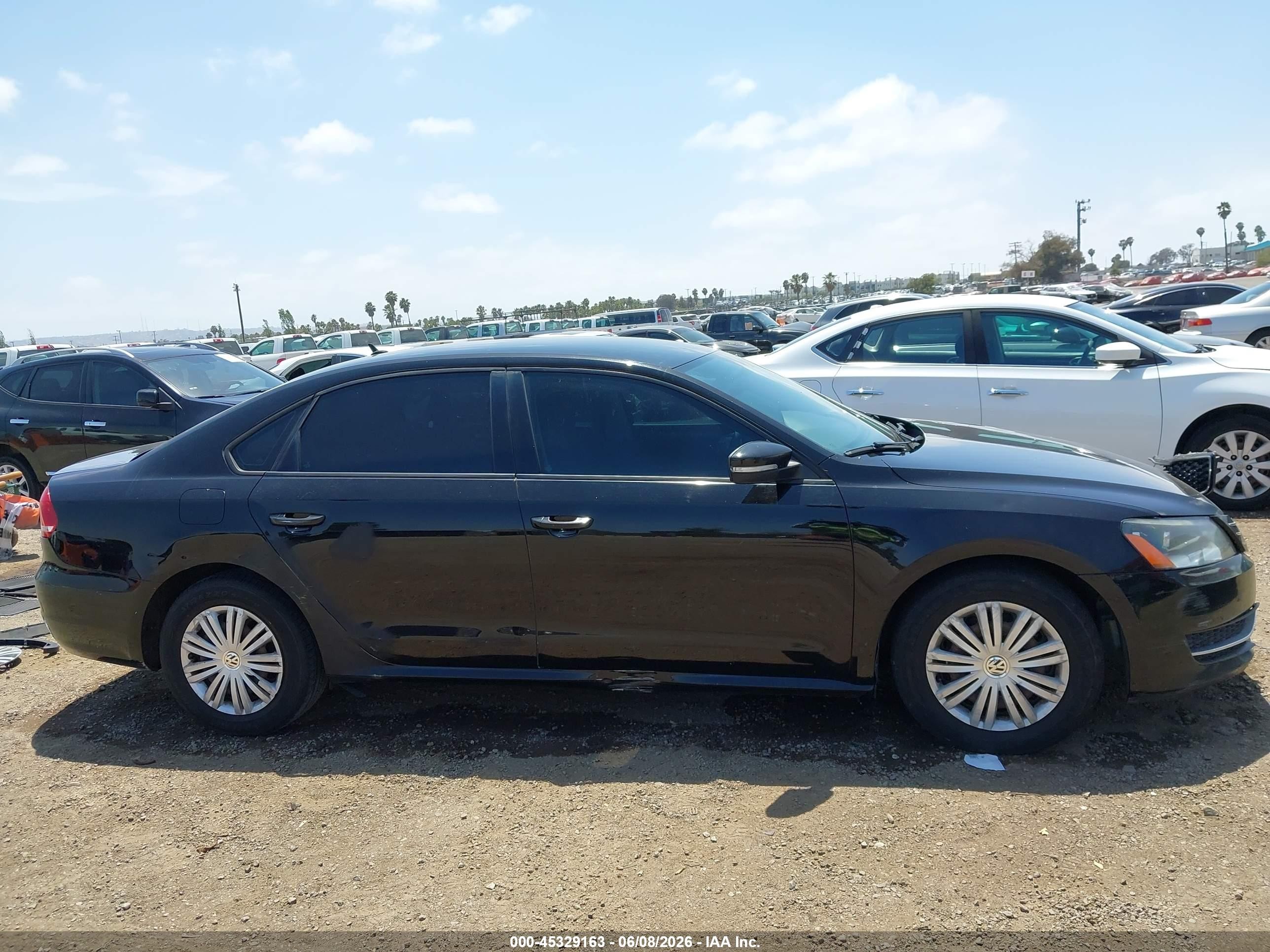 2014 Volkswagen Passat 2.5l S Black vin: 1VWAP7A3XEC014797