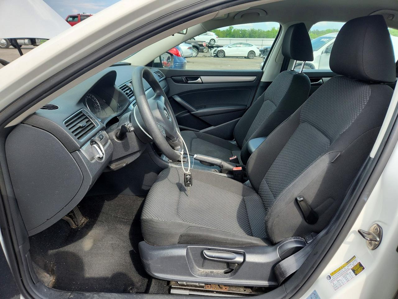 2014 Volkswagen Passat S White vin: 1VWAP7A3XEC024424
