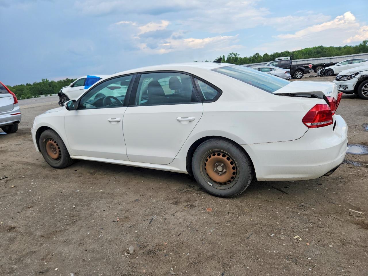 2014 Volkswagen Passat S White vin: 1VWAP7A3XEC024424