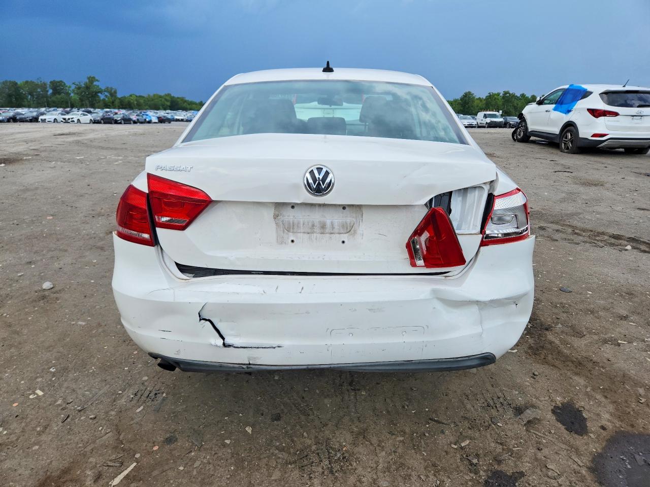 2014 Volkswagen Passat S White vin: 1VWAP7A3XEC024424