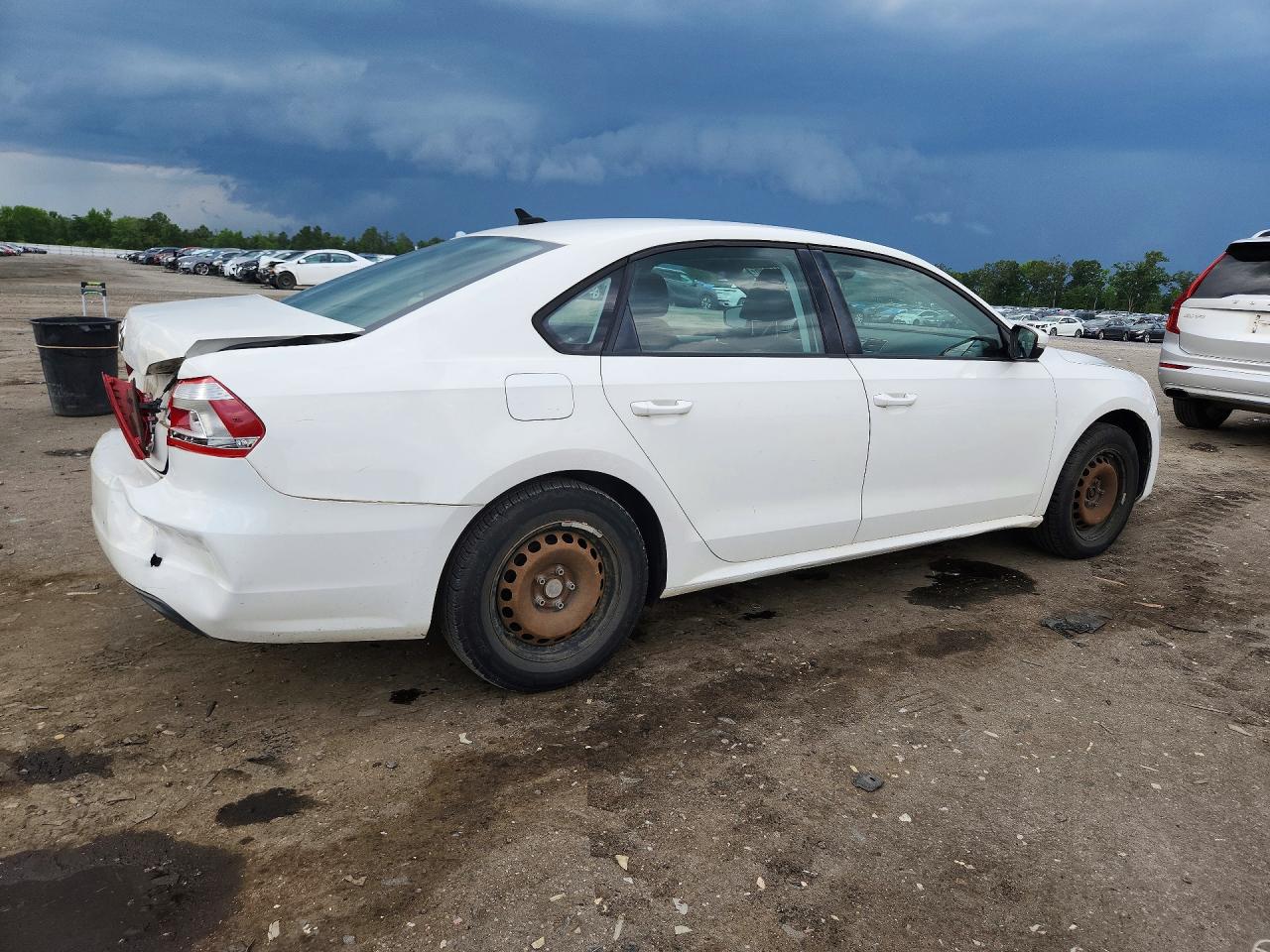 2014 Volkswagen Passat S White vin: 1VWAP7A3XEC024424